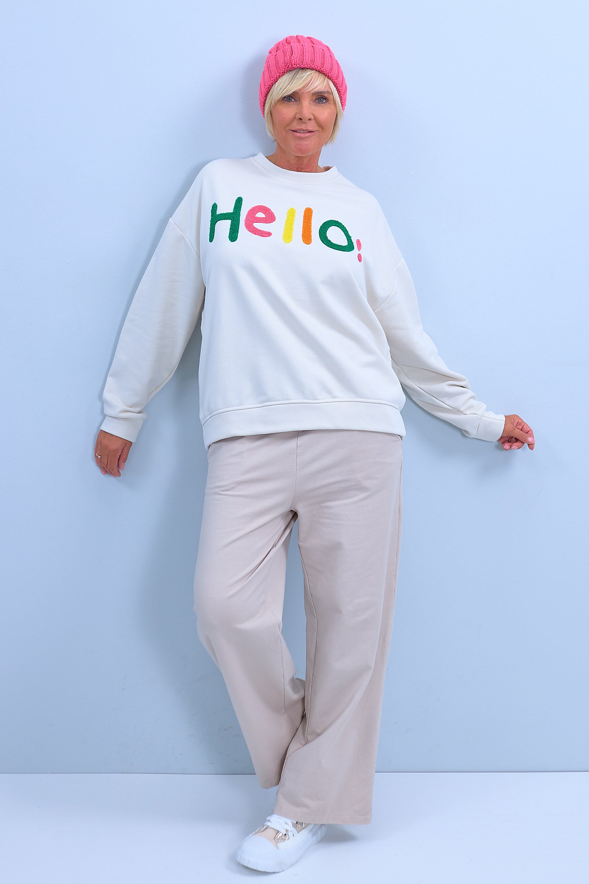 Sweaty with embroidered Hello! lettering, beige