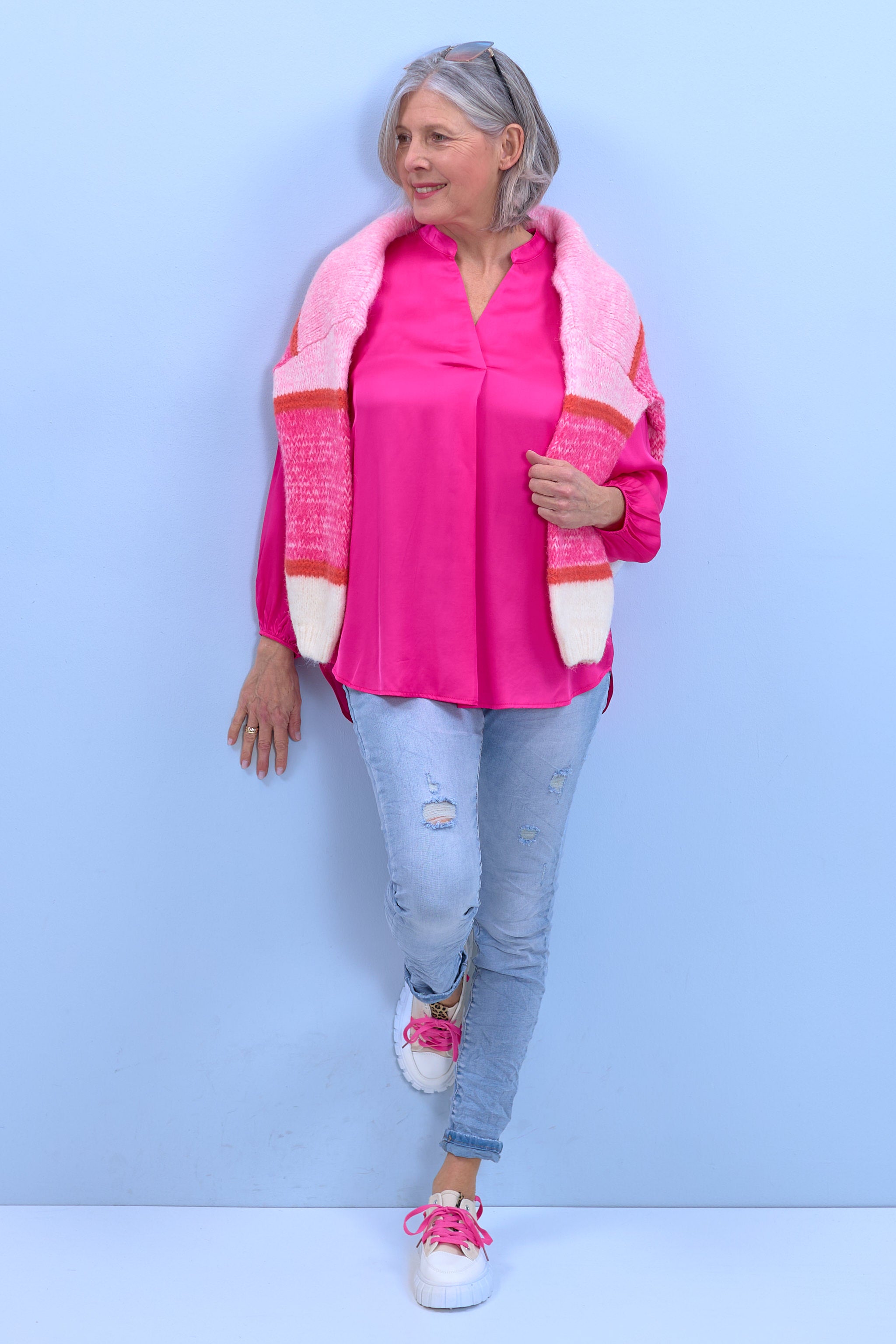 Bluse aus Glanzstoff mit V-Ausschnitt, pink