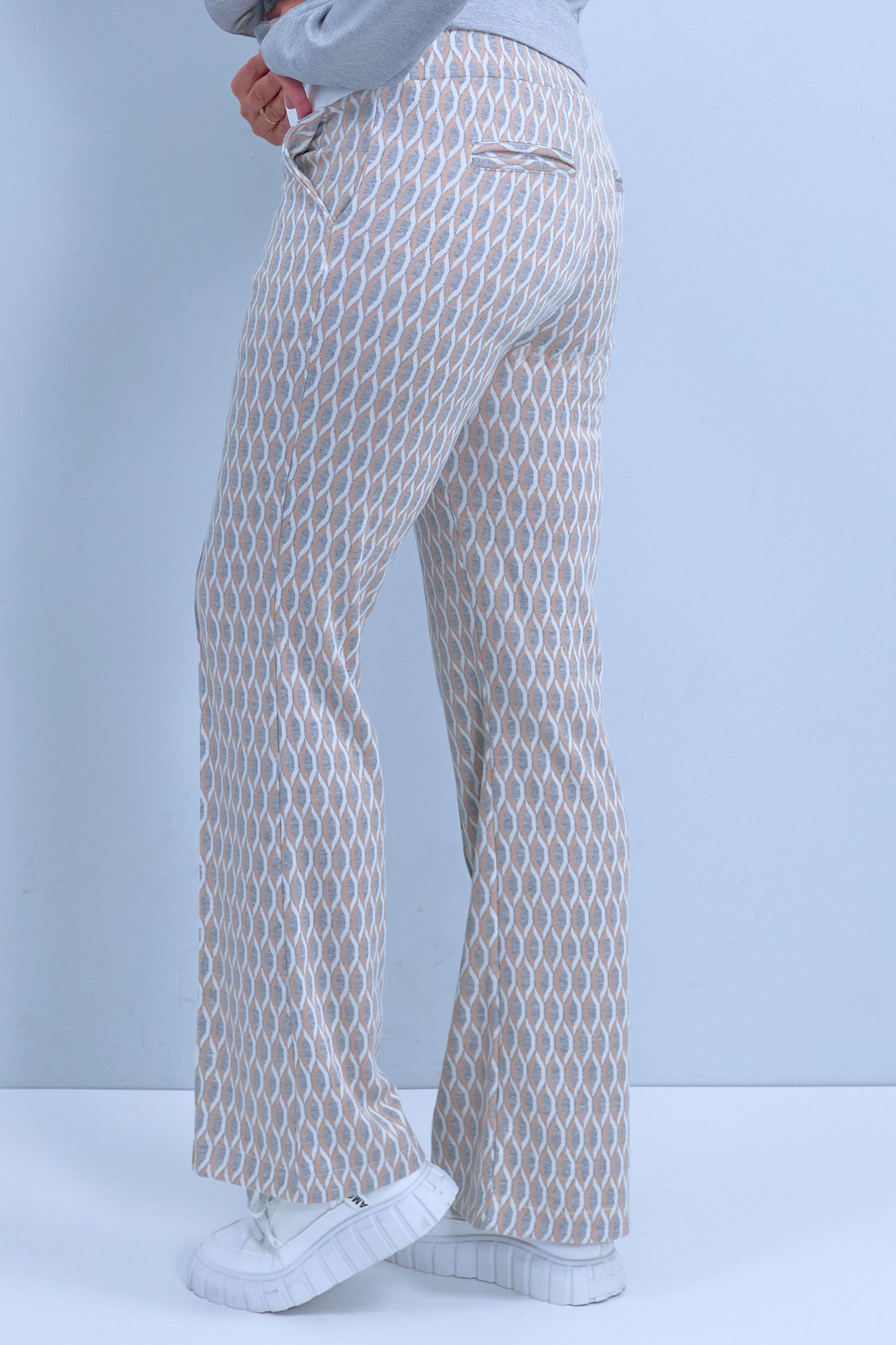 Long patterned pants, grey-beige
