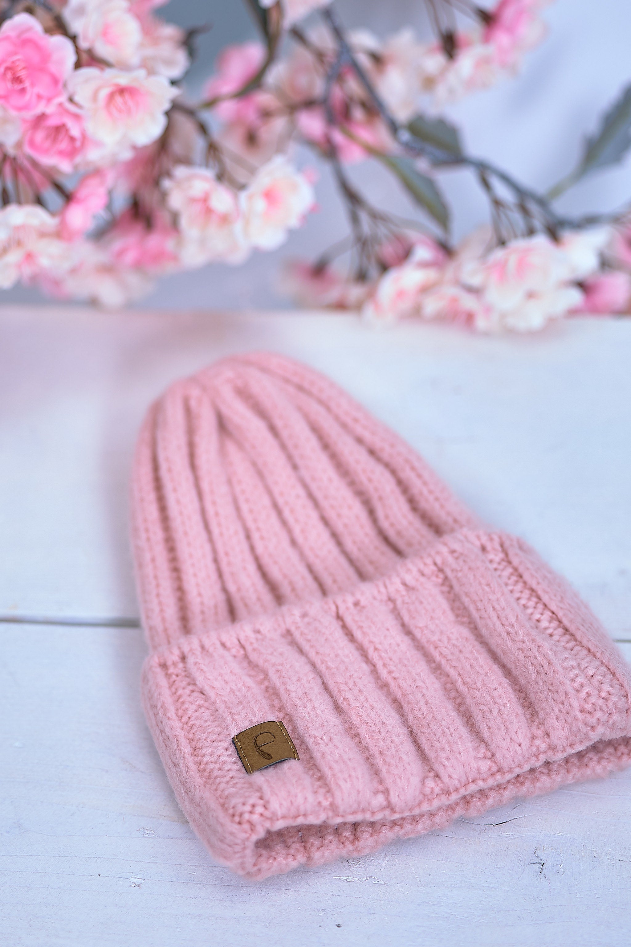 Cozy knitted hat, light pink