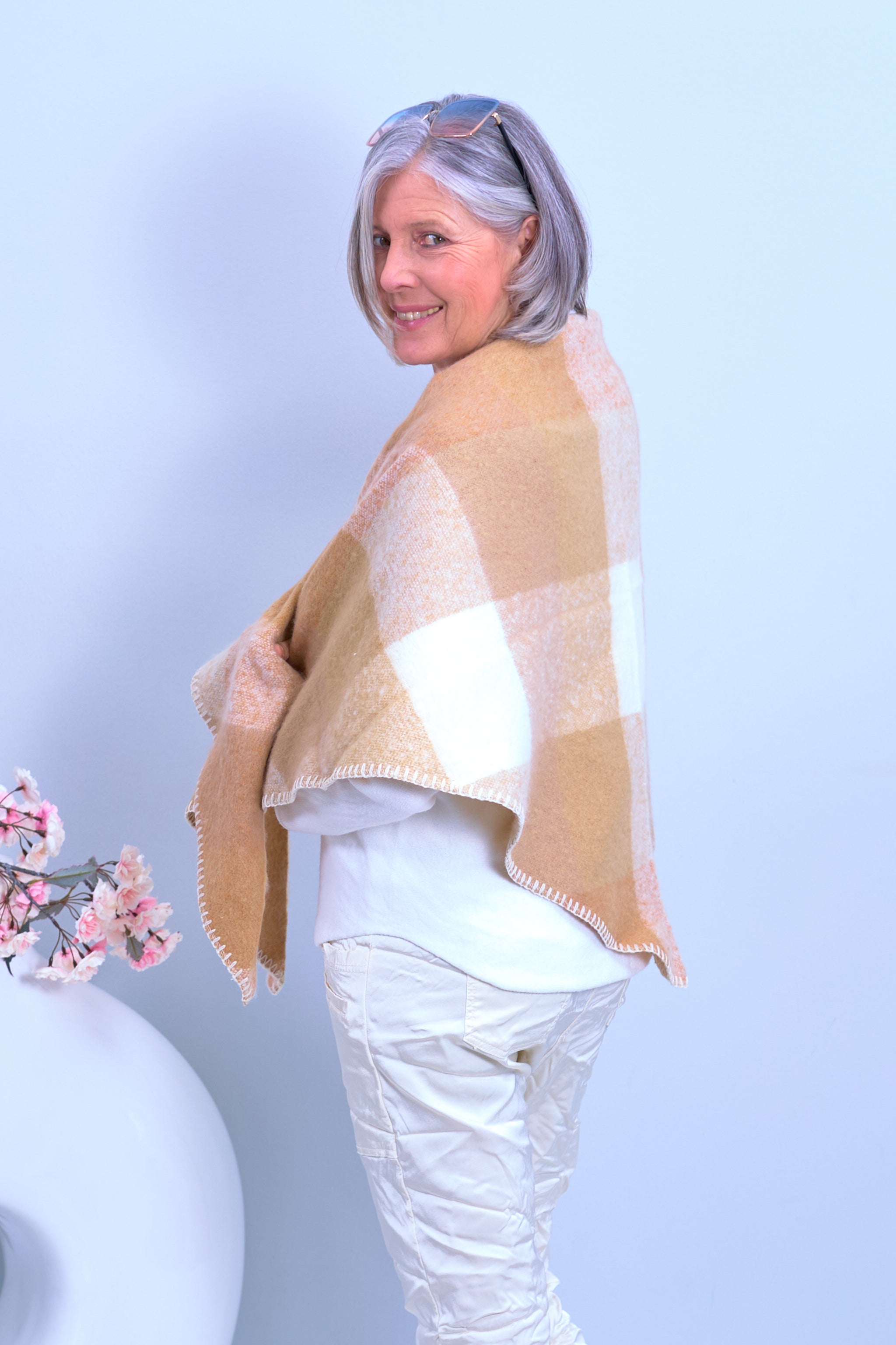 Checked triangle scarf, taupe-beige