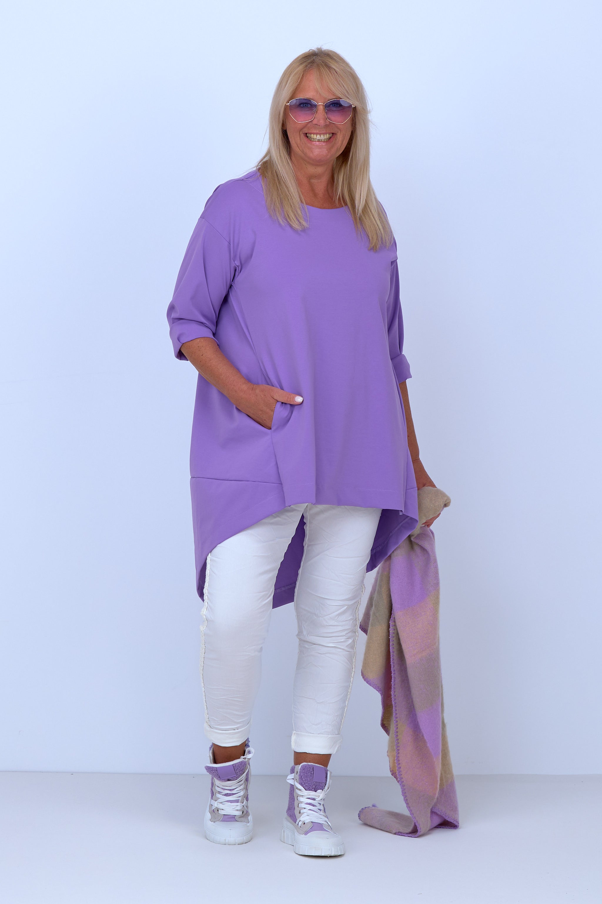 Long shirt with pockets and slit, purple