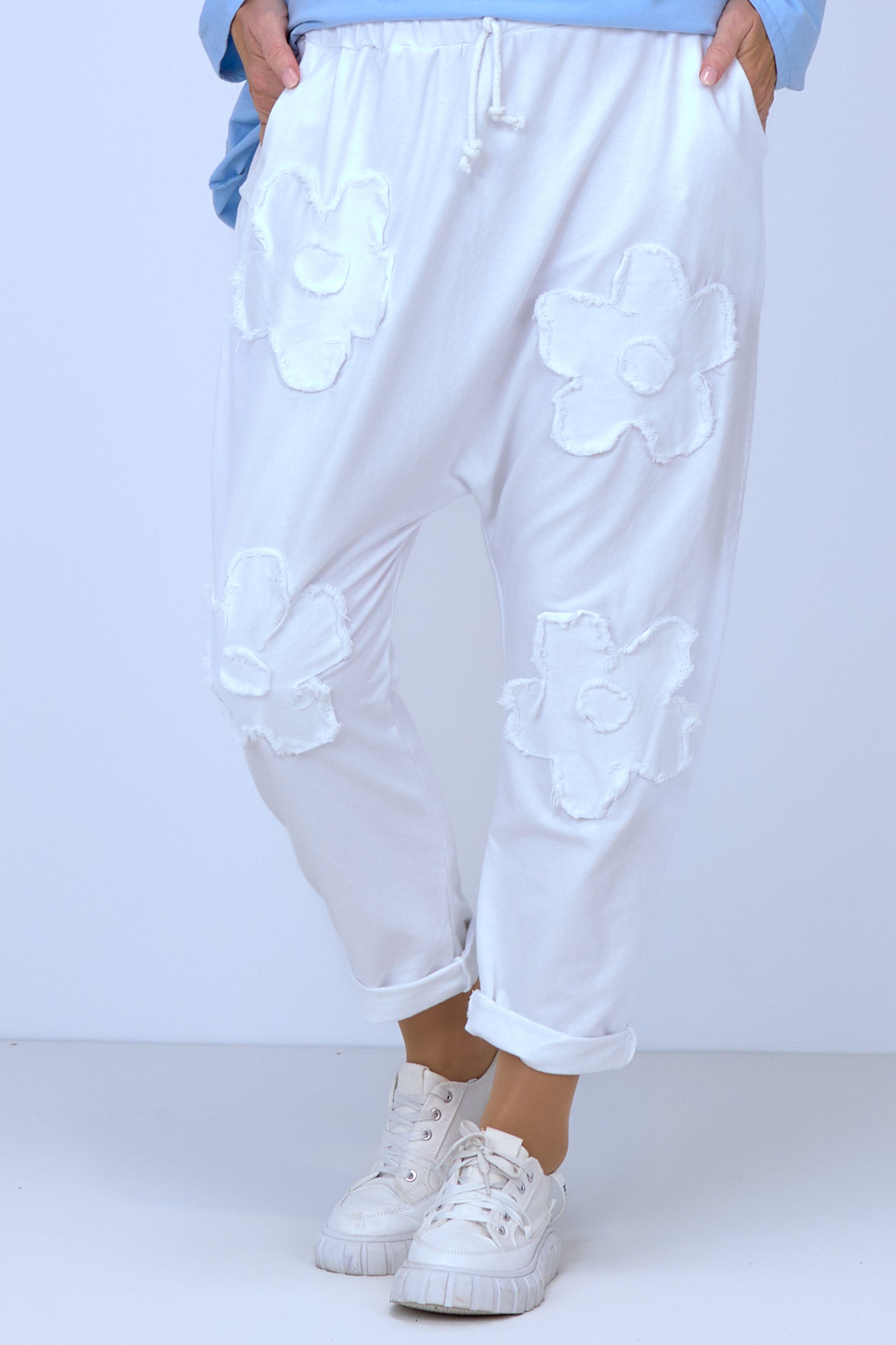 Baggy pants with denim flowers, white