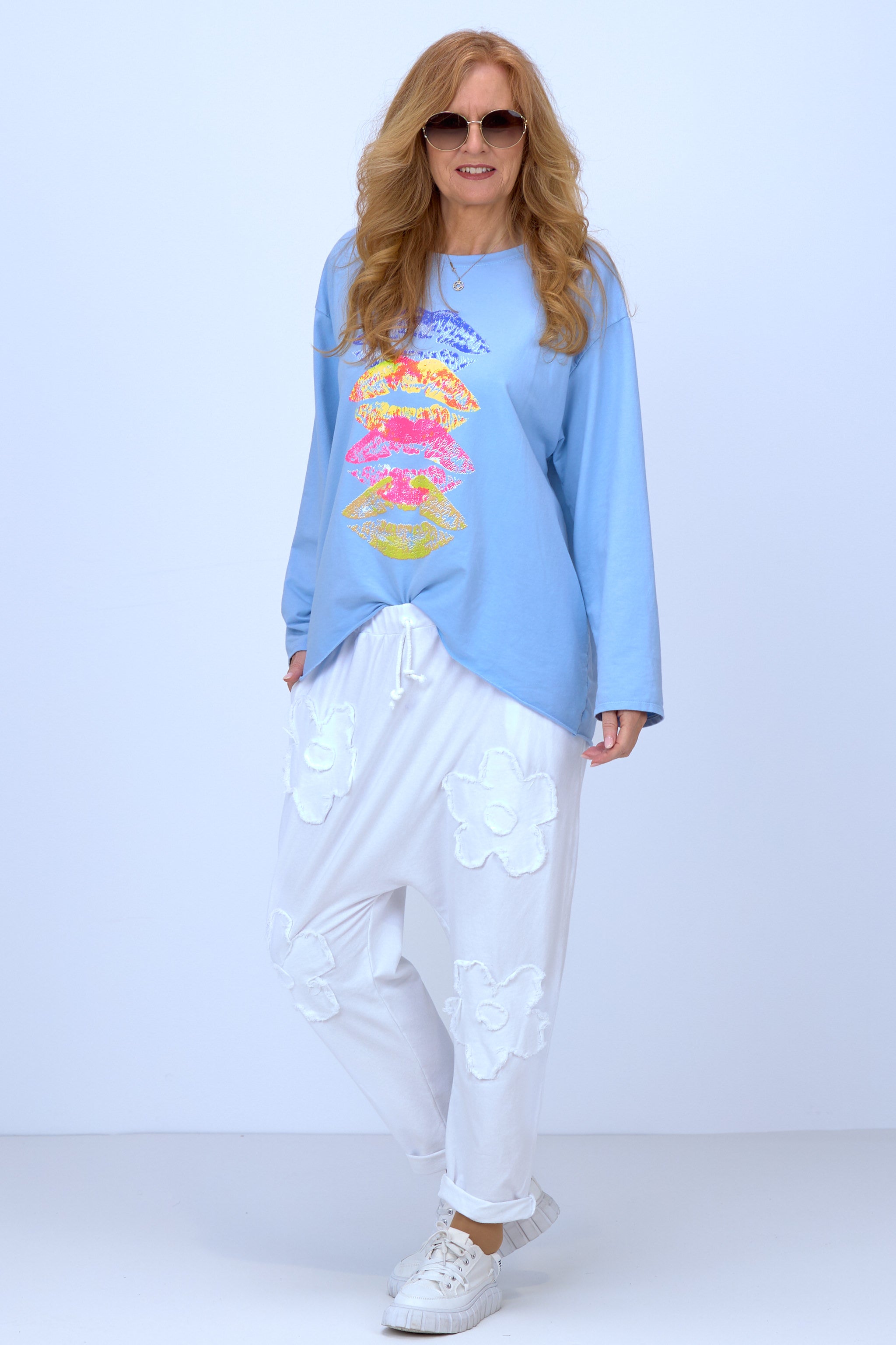 Baggy pants with denim flowers, white