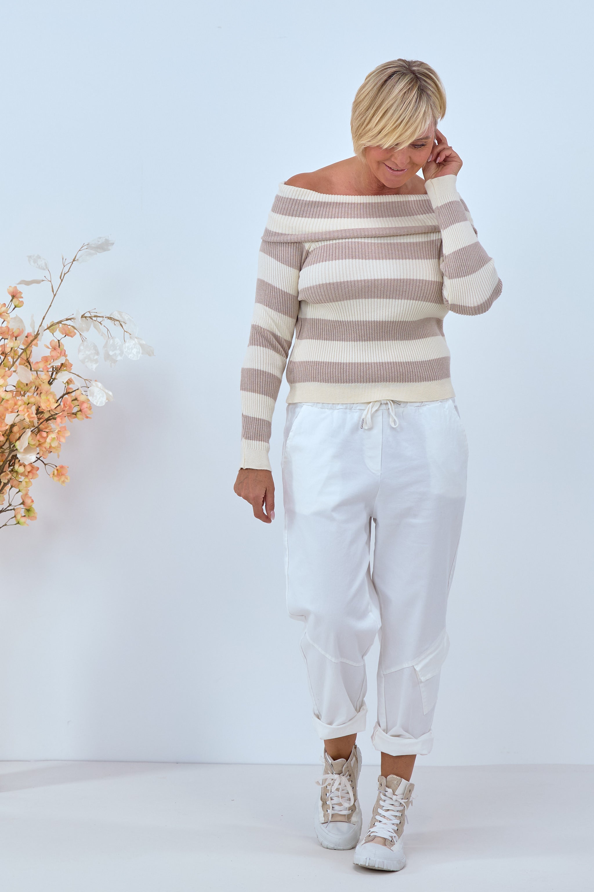 schulterfreier Carmen Pullover mit Streifen in beige von Trends & Lifestyle Deutschland GmbH