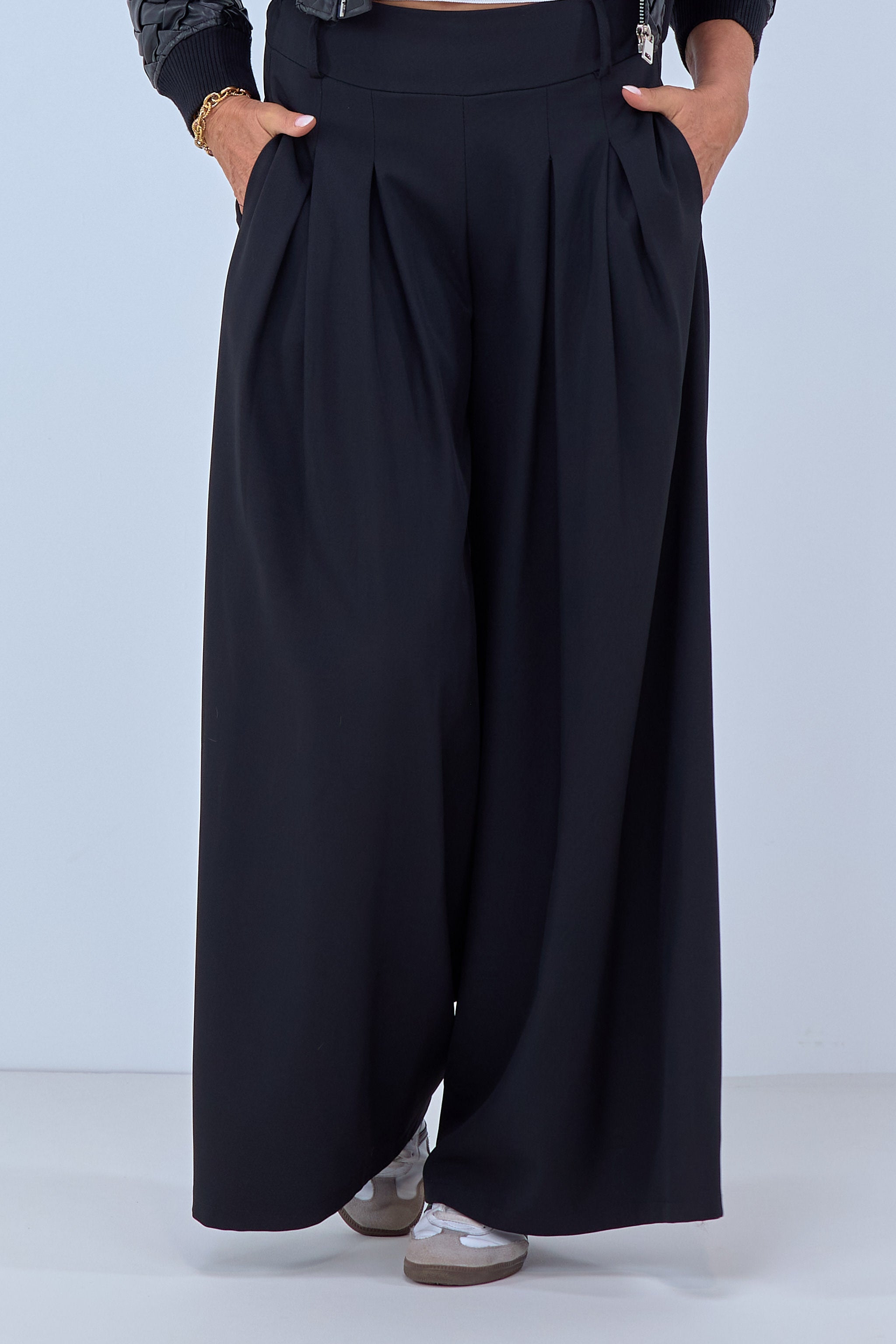 Culottes with pleats, black