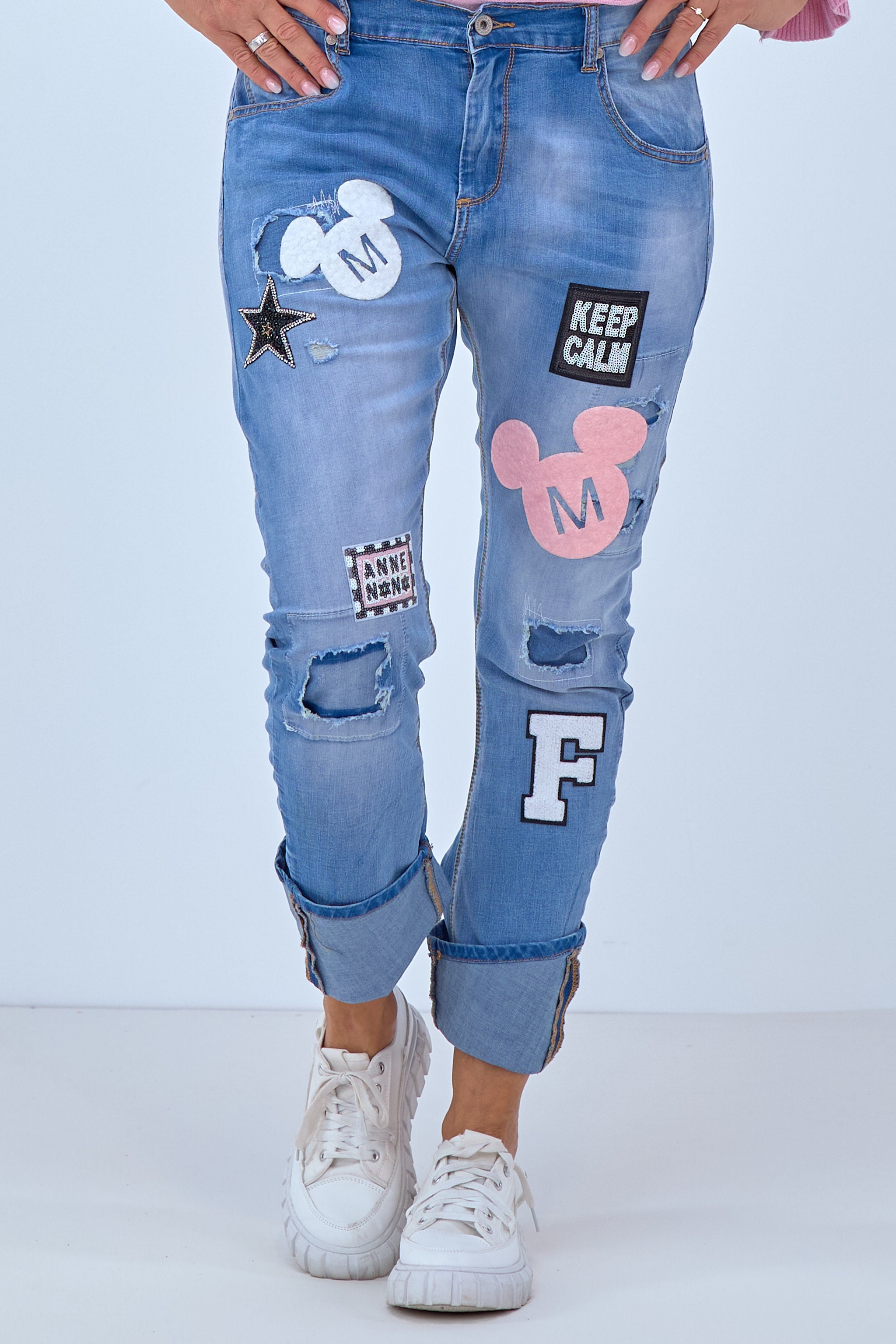 Jeans with flock and badges, denim
