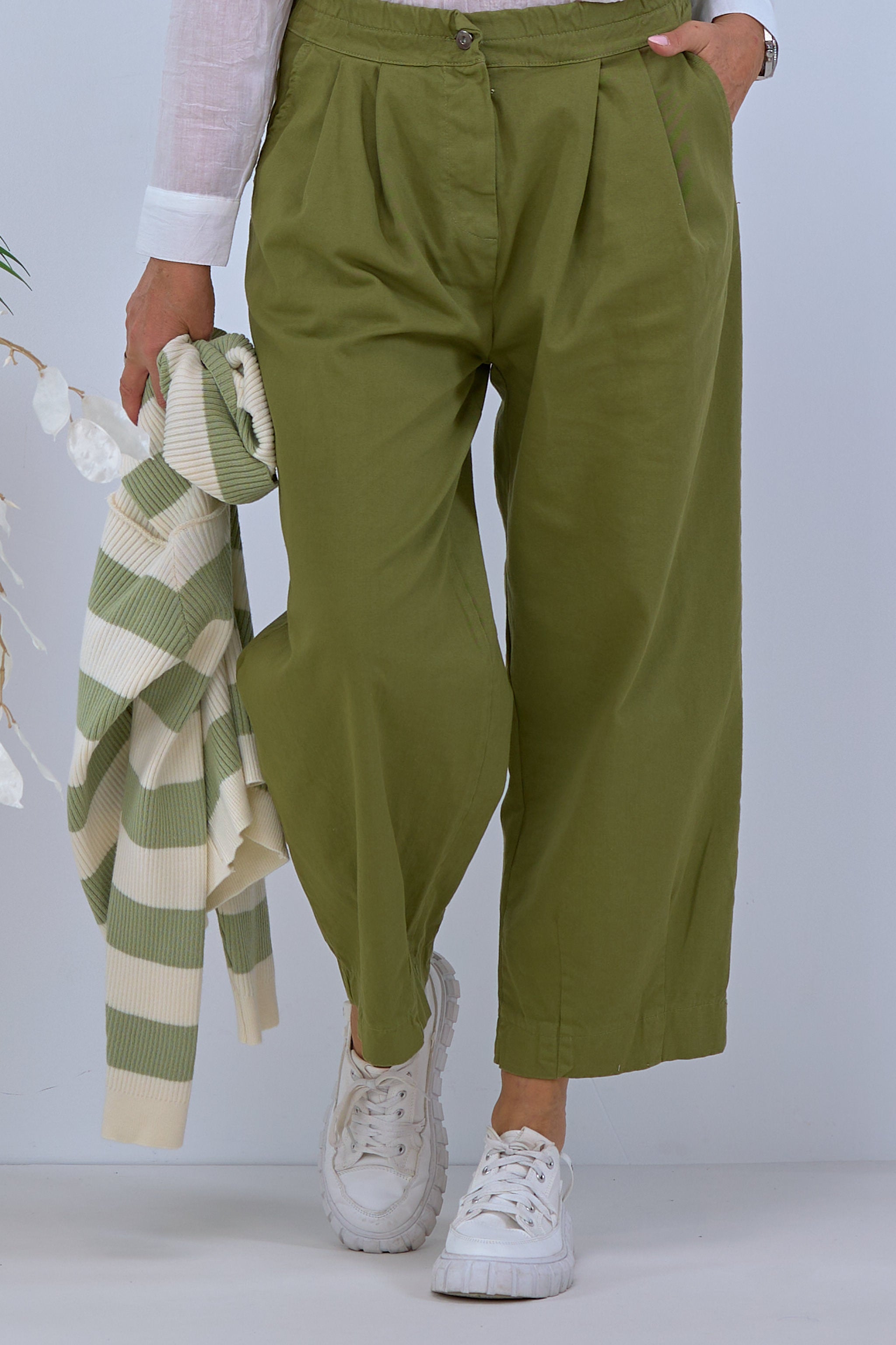 Damen Hose mit Bundfalten in khaki von Trends & Lifestyle Deutschland GmbH