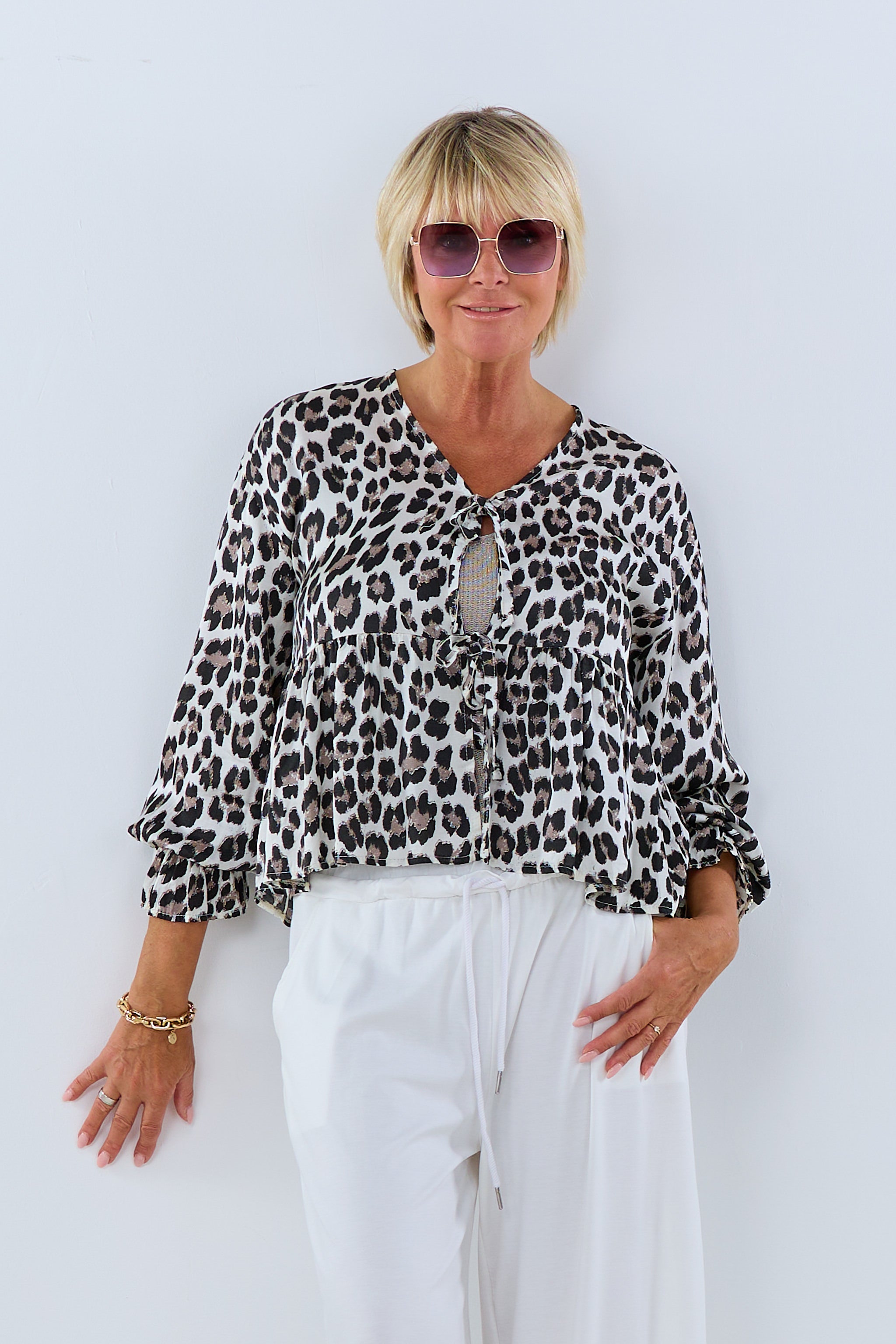 Damen Bluse mit Schnüren und leo Print Trends & Lifestyle Deutschland GmbH