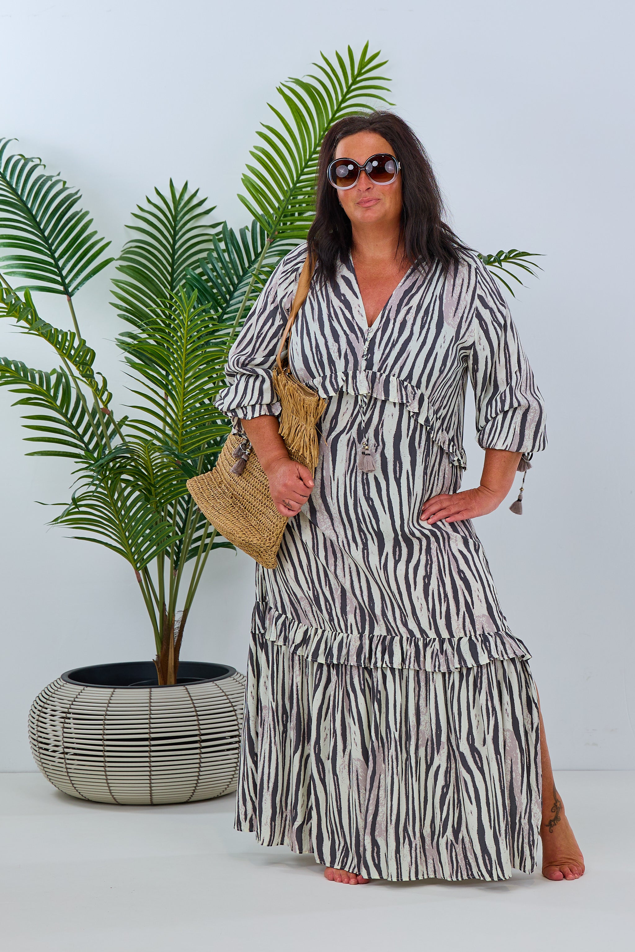 Maxi Kleid mit Volants grau von Trends & Lifestyle 