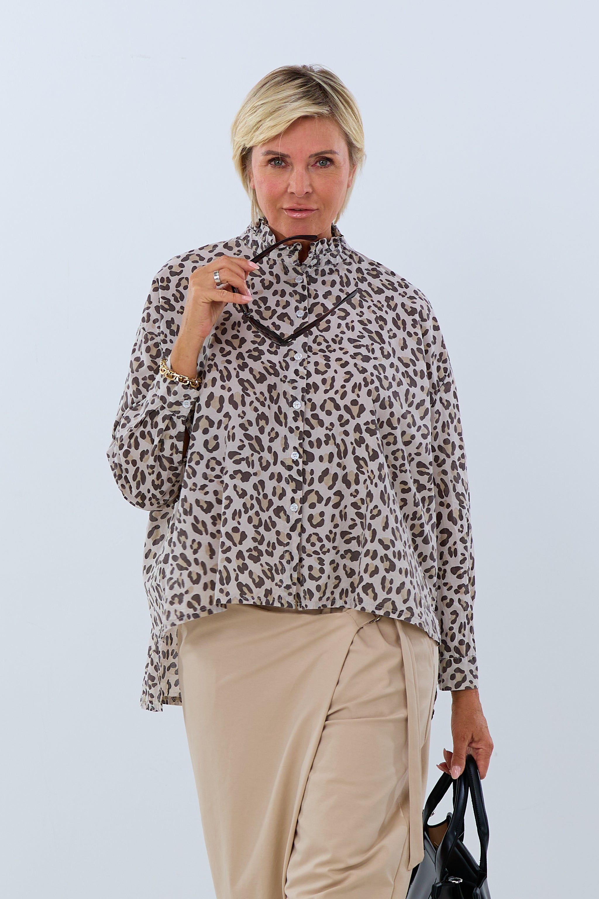 Damen Bluse mit Leo Print Trends & Lifestyle Deutschland GmbH