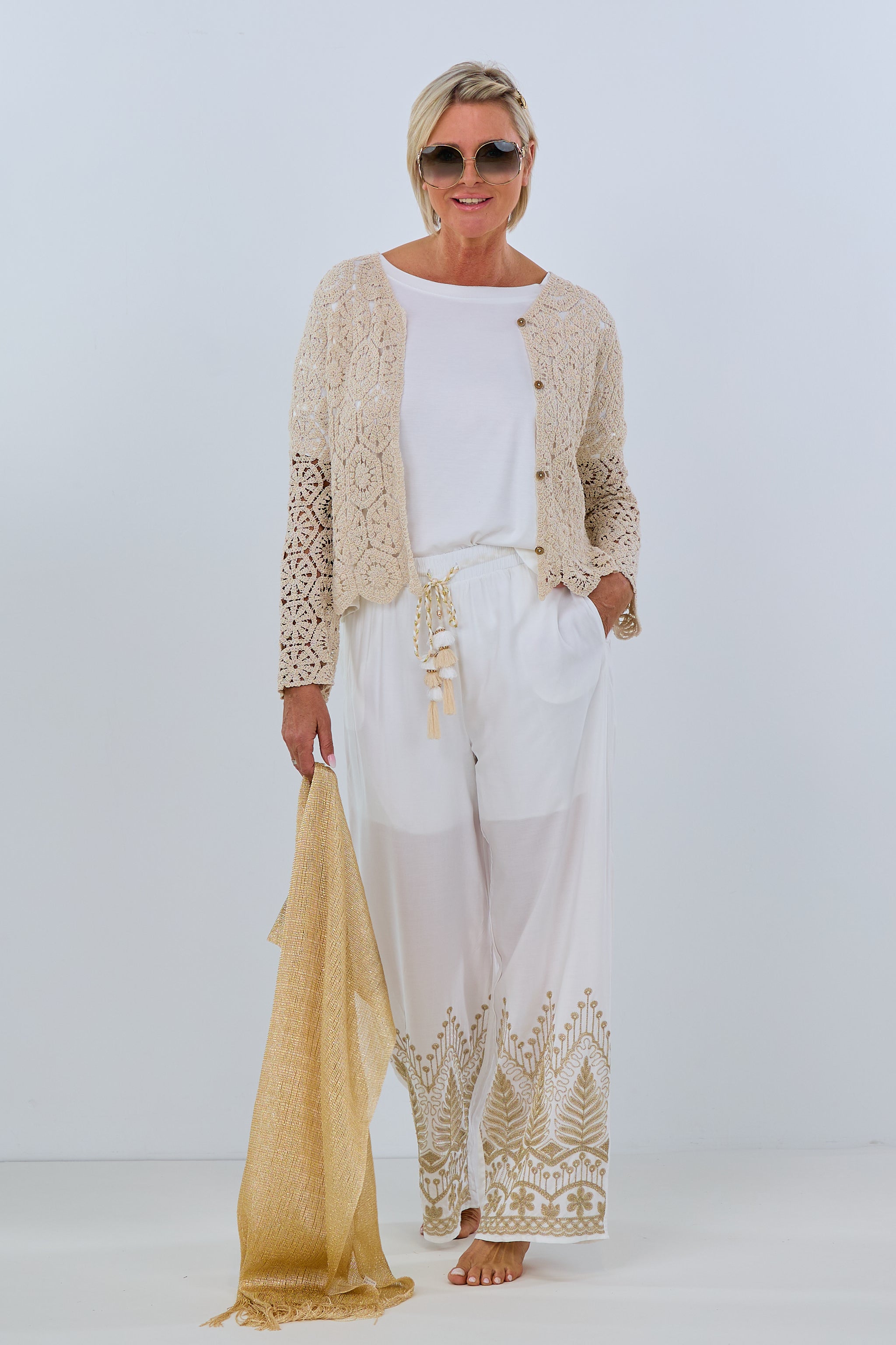 Marlene style pants with embroidery, white-gold