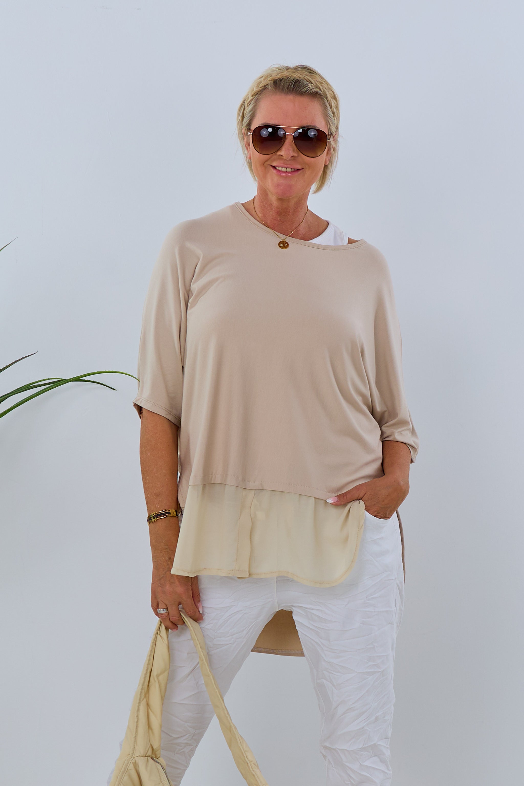 oversized Shirt mit Bluseneinsatz und Kette, beige von Trends & Lifestyle