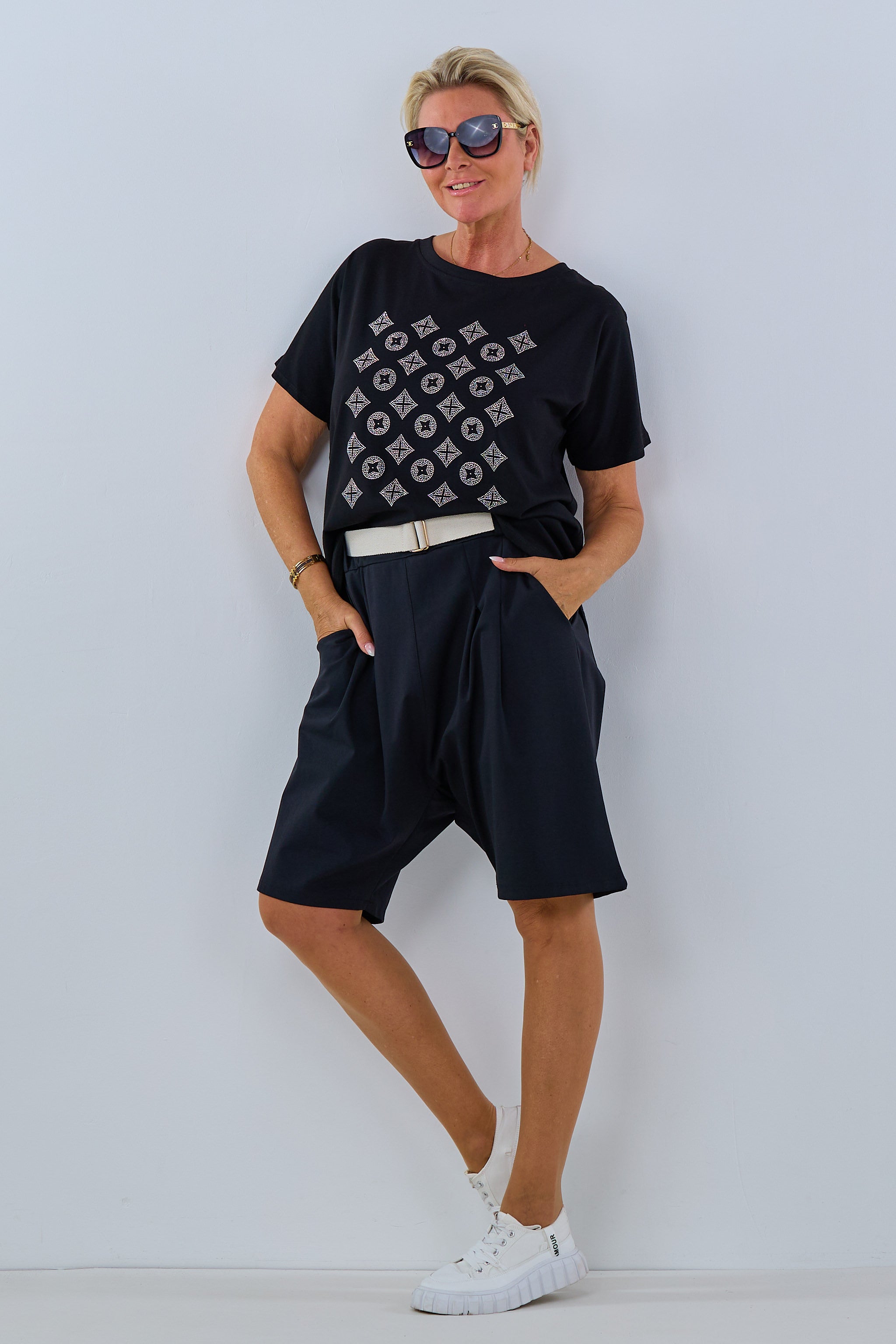 Baggy Shorts mit Gürtel schwarz von Trends & Lifestyle