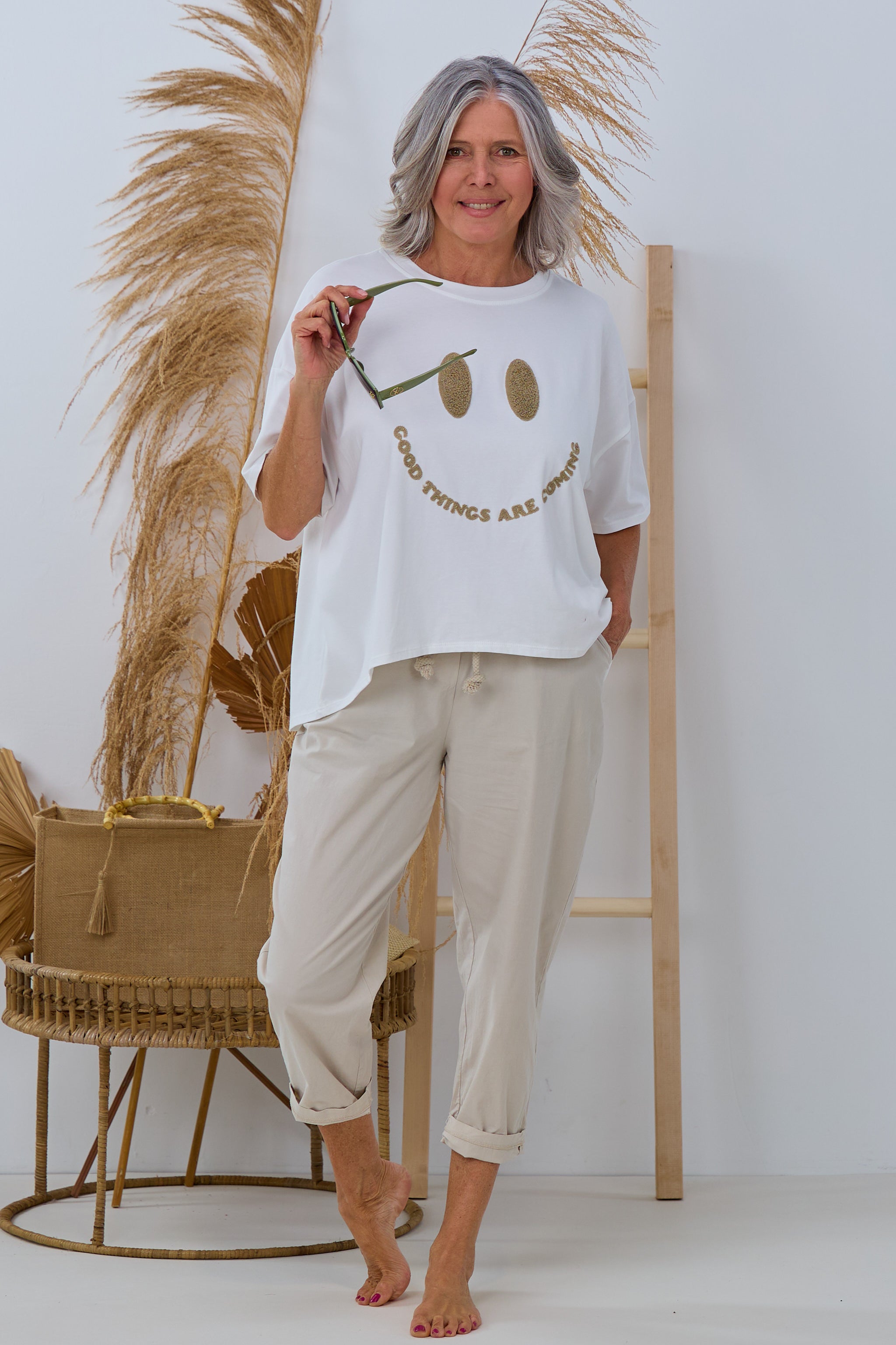 T-Shirt mit Smiley-Stickerei, ecru-beige von Trends & Lifestyle