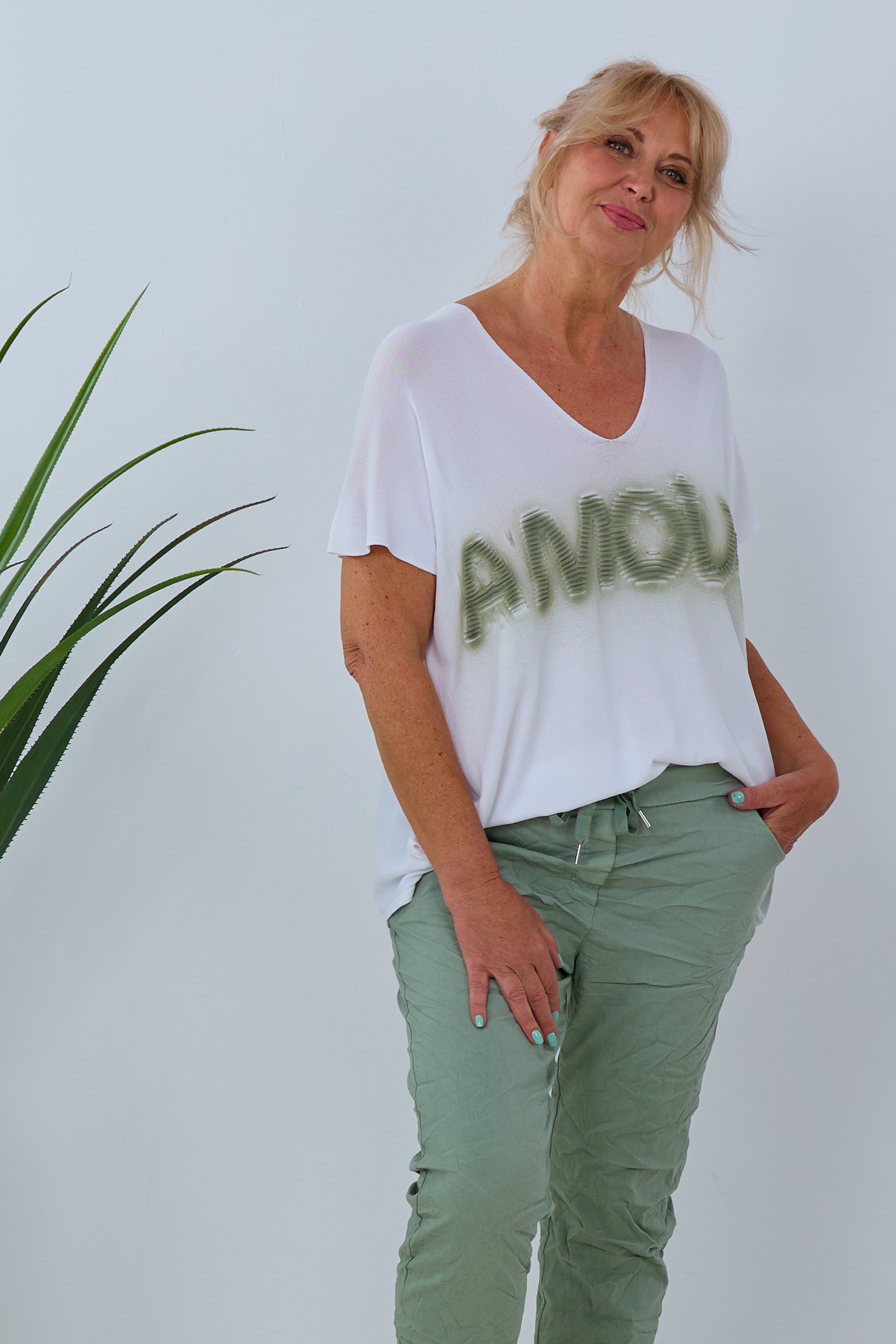 Kurzarm Shirt mit Amour-Schriftzug, weiß-khaki von Trends & Lifestyle