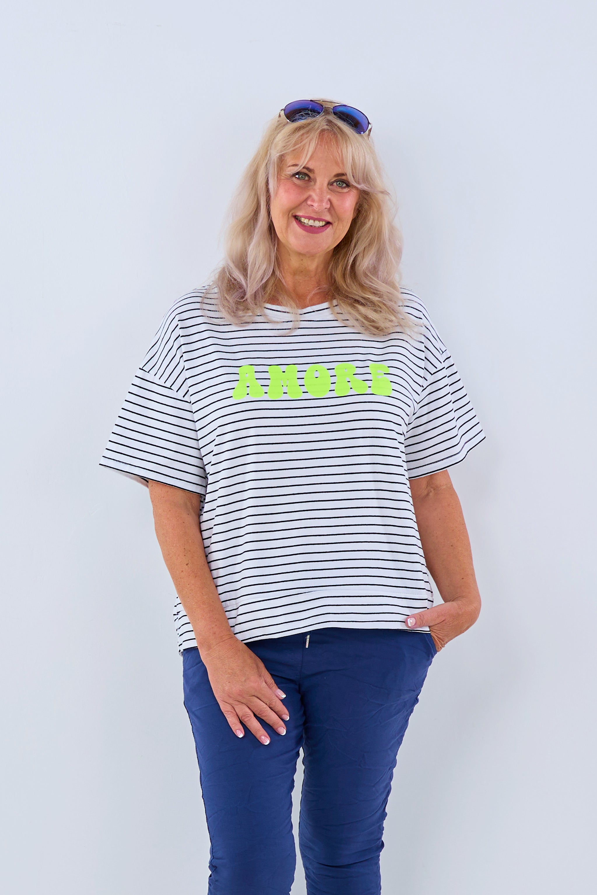 Ringel-Shirt mit Amore-Schriftzug, schwarz-weiß-gelb von Trends & Lifestyle