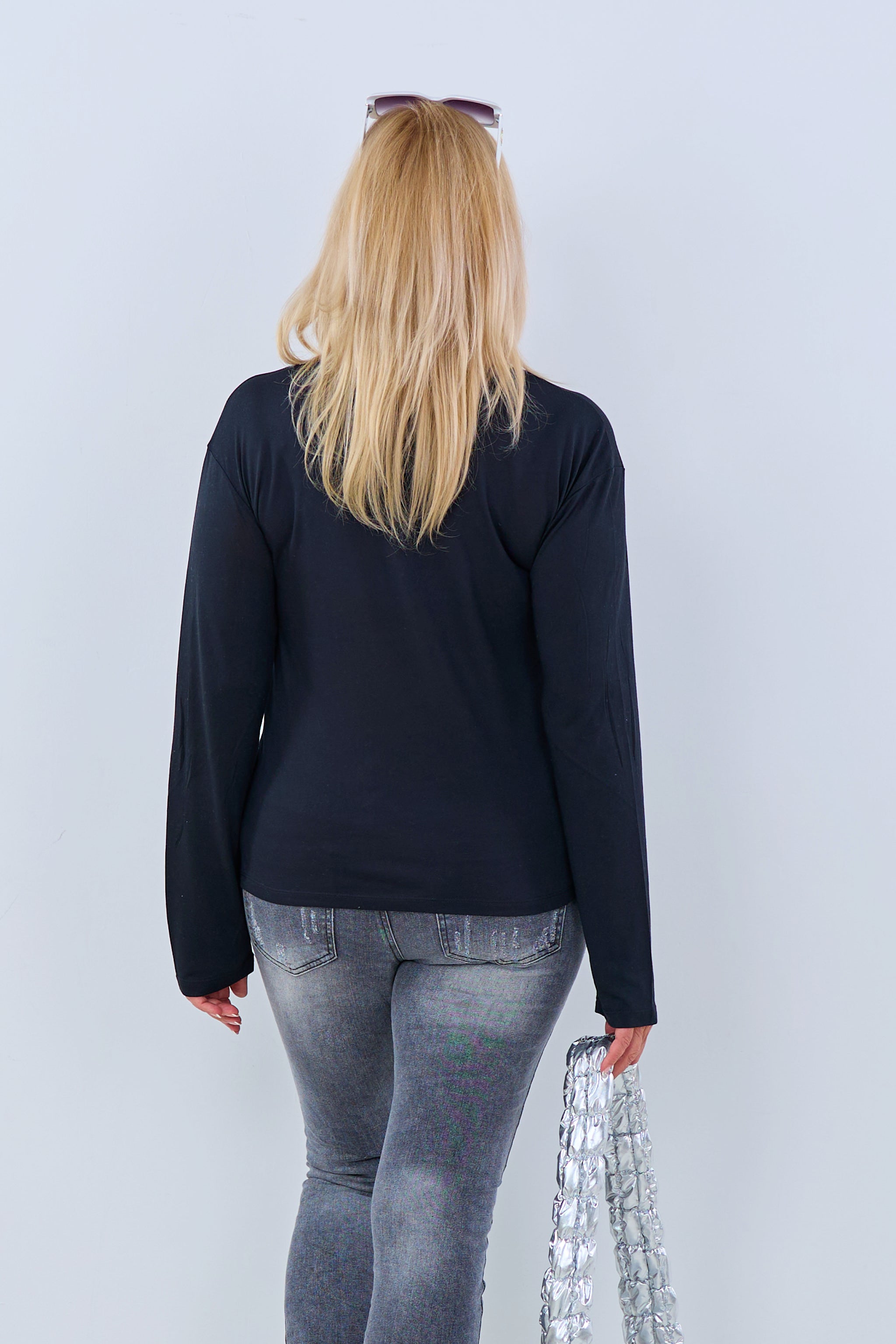 Basic Longsleeve mit V-Ausschnitt in schwarz von Trends & Lifestyle