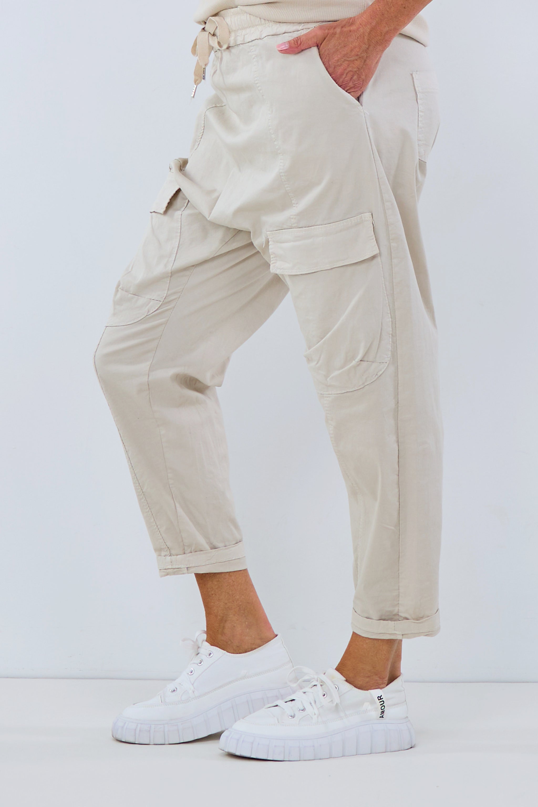 Baggy Hose mit aufgesetzten Taschen, beige von Trends & Lifestyle