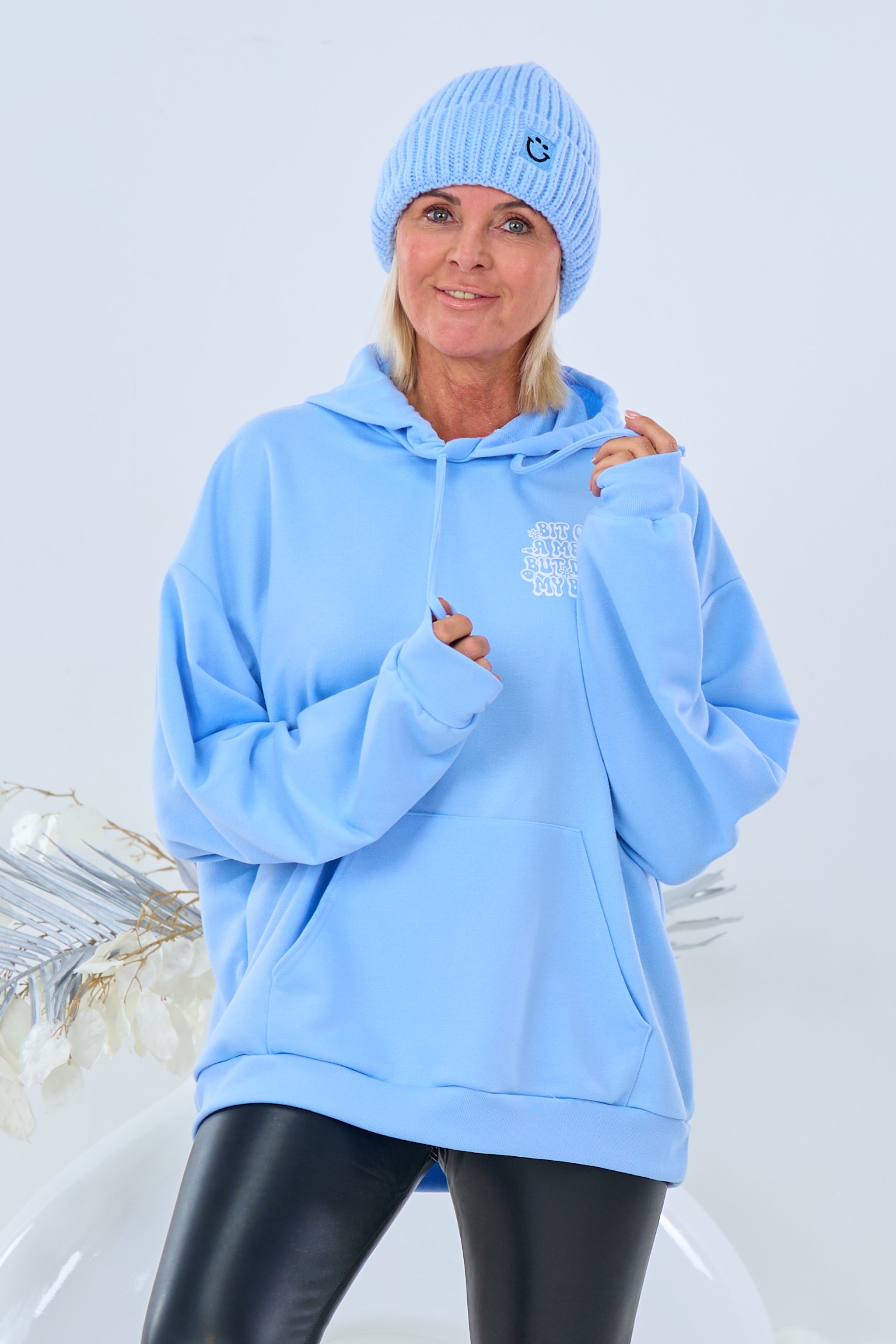 Hoodie mit Print: "Bit of a mess", hellblau von Trends & Lifestyle