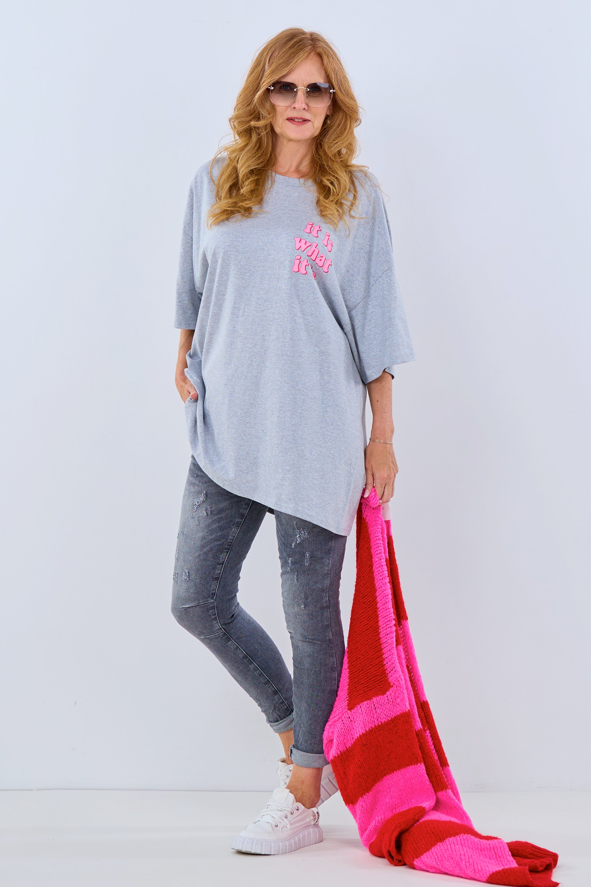 oversized T-Shirt mit "it is..."-Druck, grau von Trends & Lifestyle