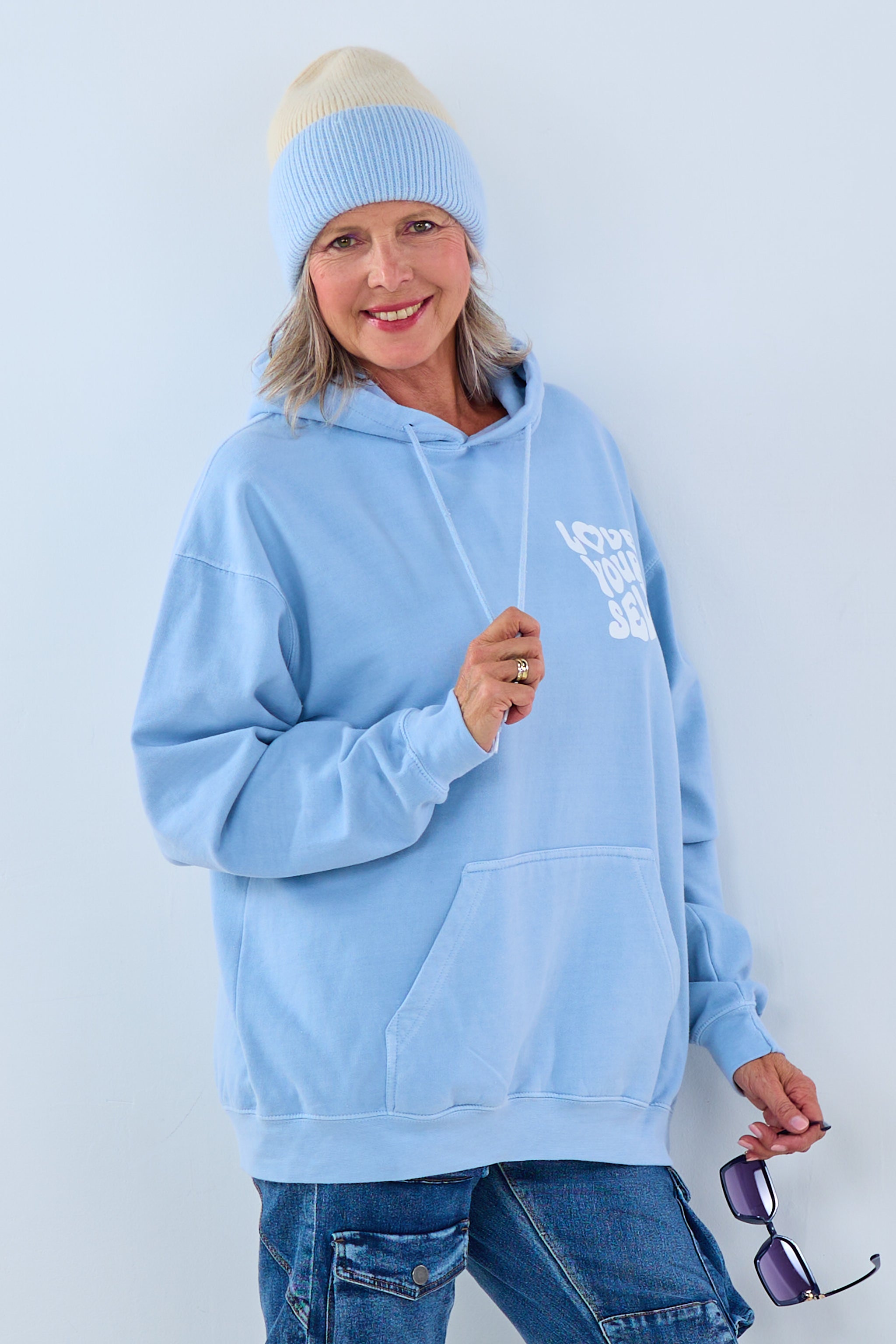 Hoodie mit love yourself-Print, hellblau von Trends & Lifestyle