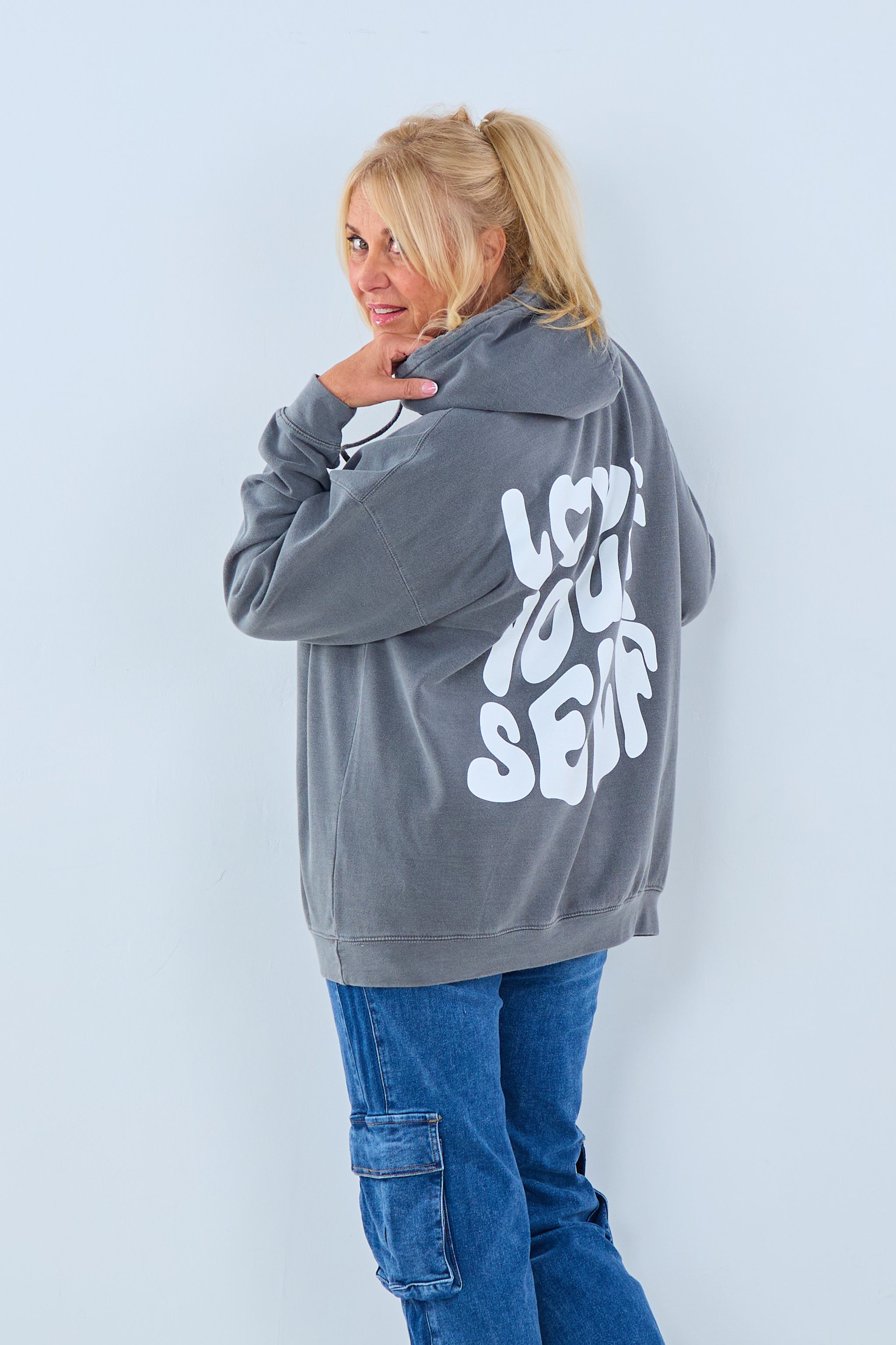 Hoodie mit love yourself-Print, anthrazit von Trends & Lifestyle