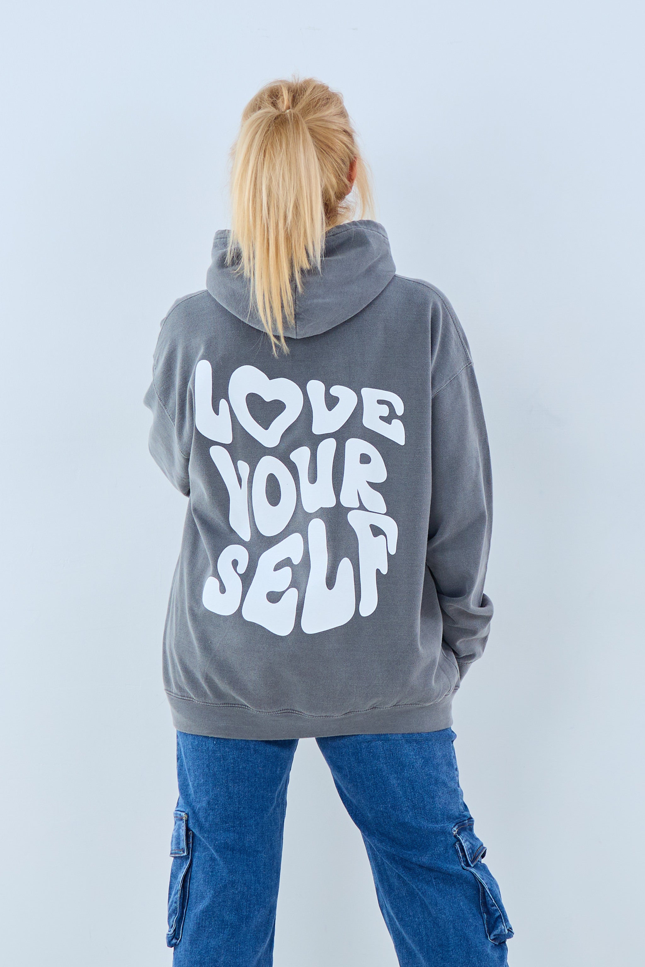 Hoodie mit love yourself-Print, anthrazit von Trends & Lifestyle