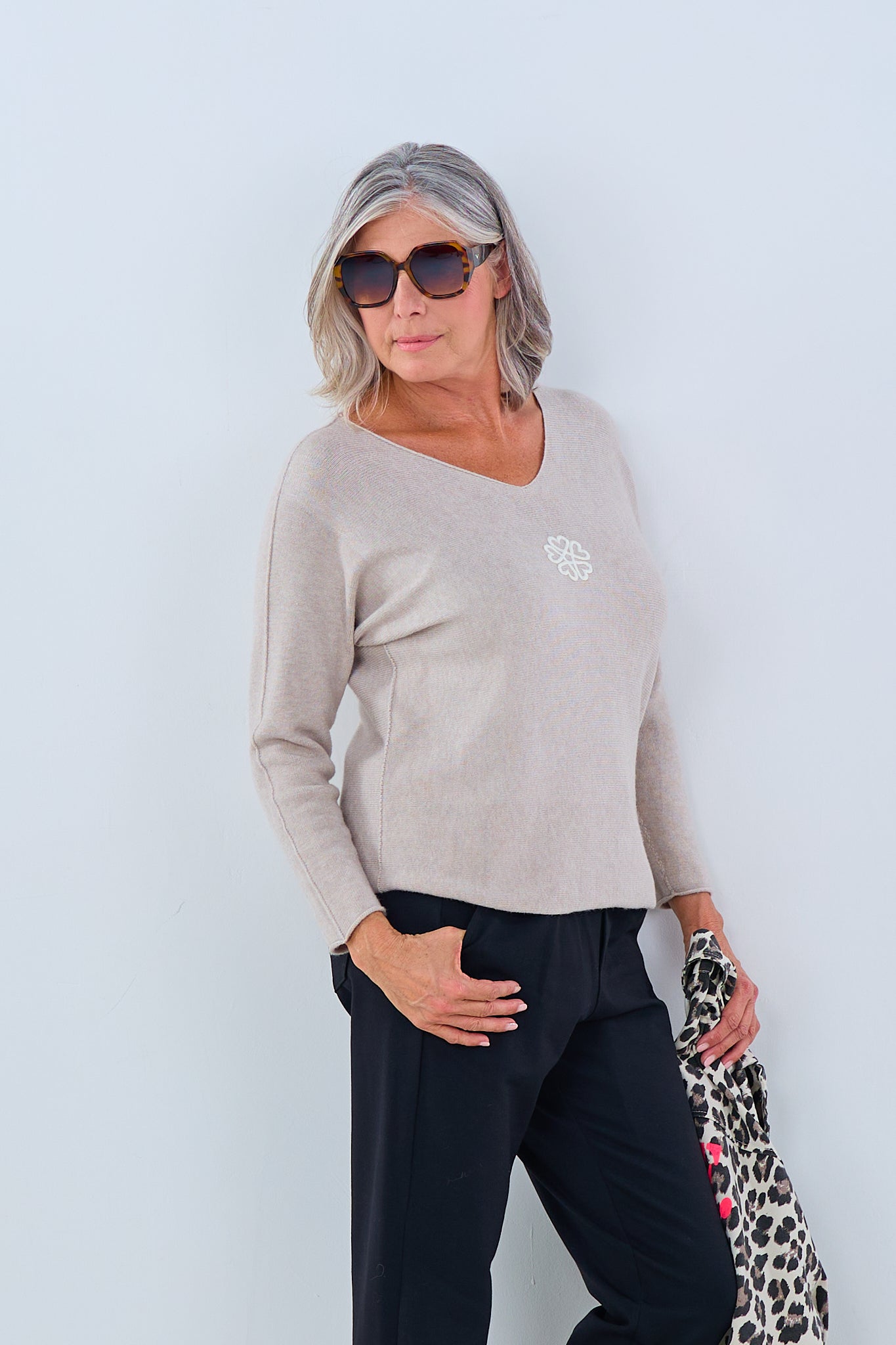 Strickpulli mit V-Ausschnitt und Herzchen, beige von Trends & Lifestyle