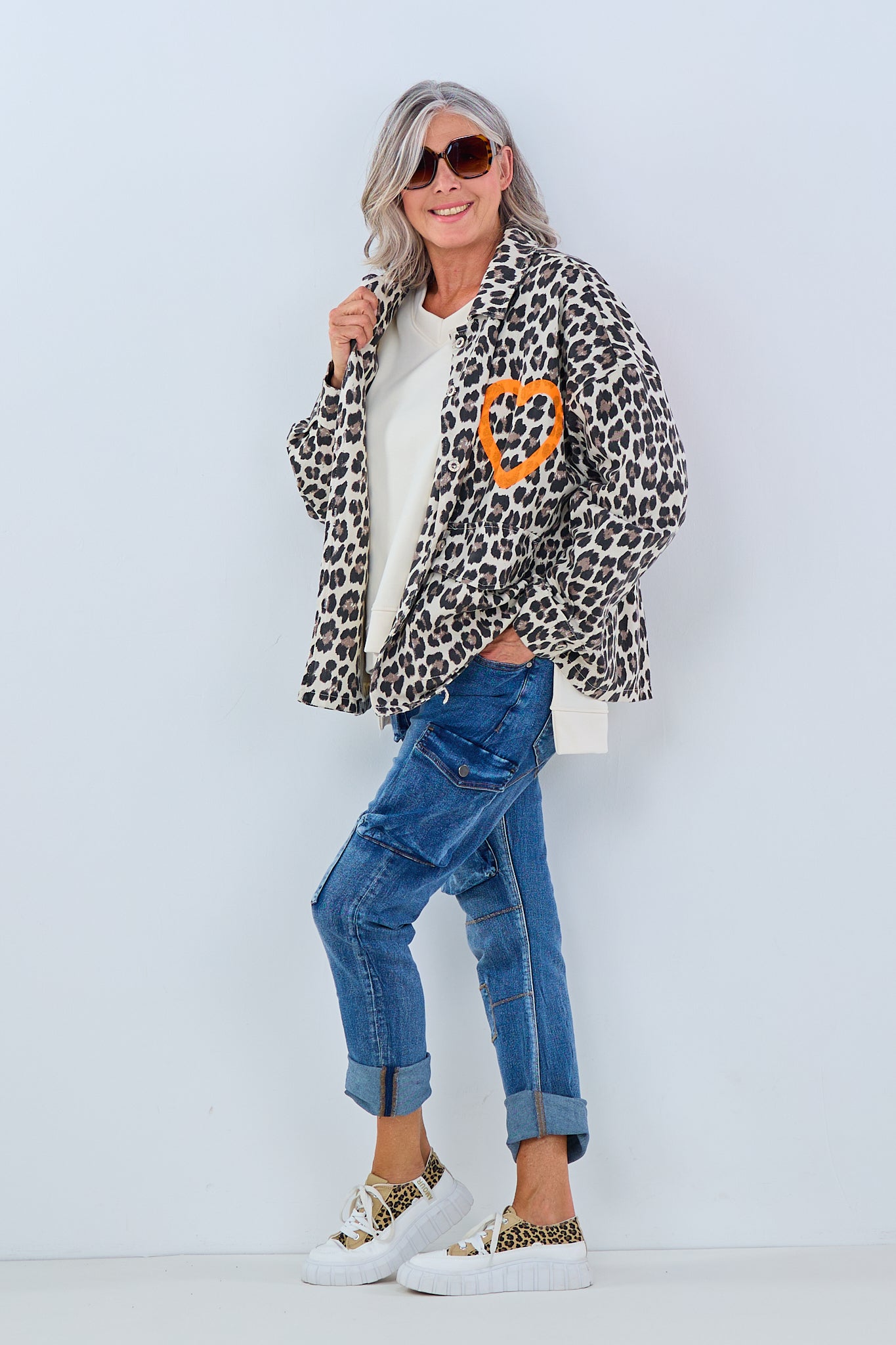 Jeans-Hemdjacke im leo Design mit Prints von Trends & Lifestyle