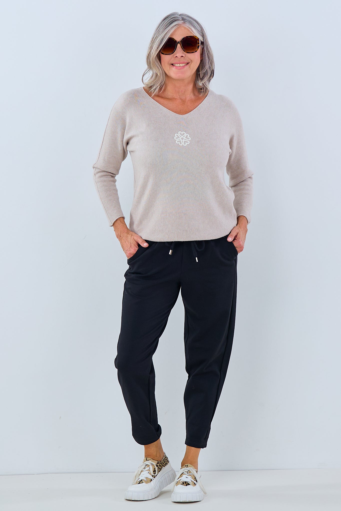 elegante Joggpants mit Bundfalten in schwarz von Trends & Lifestyle