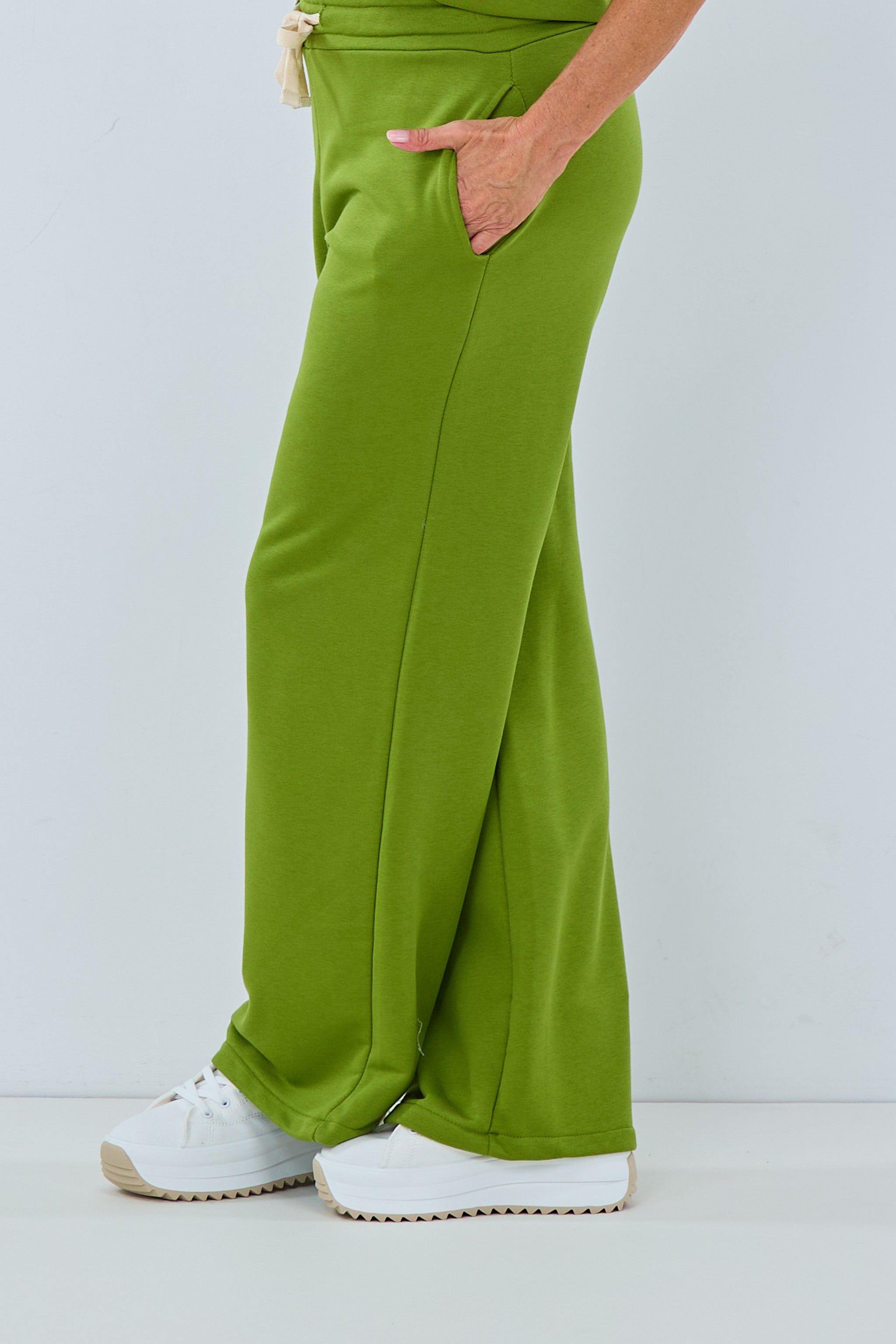 Sweatpants in Marlene style, green