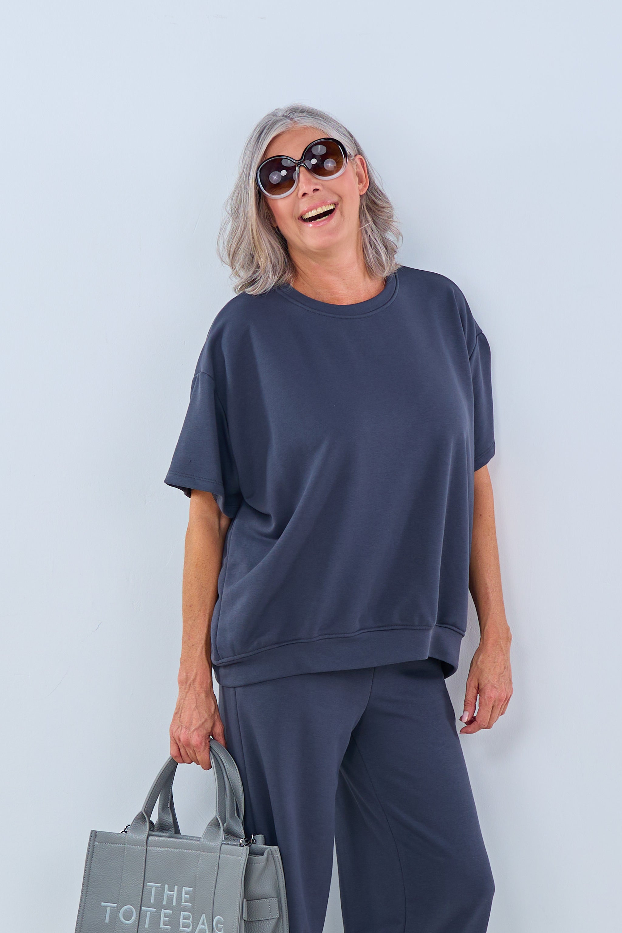 Short-sleeved sweatshirt with a crew neck, anthracite