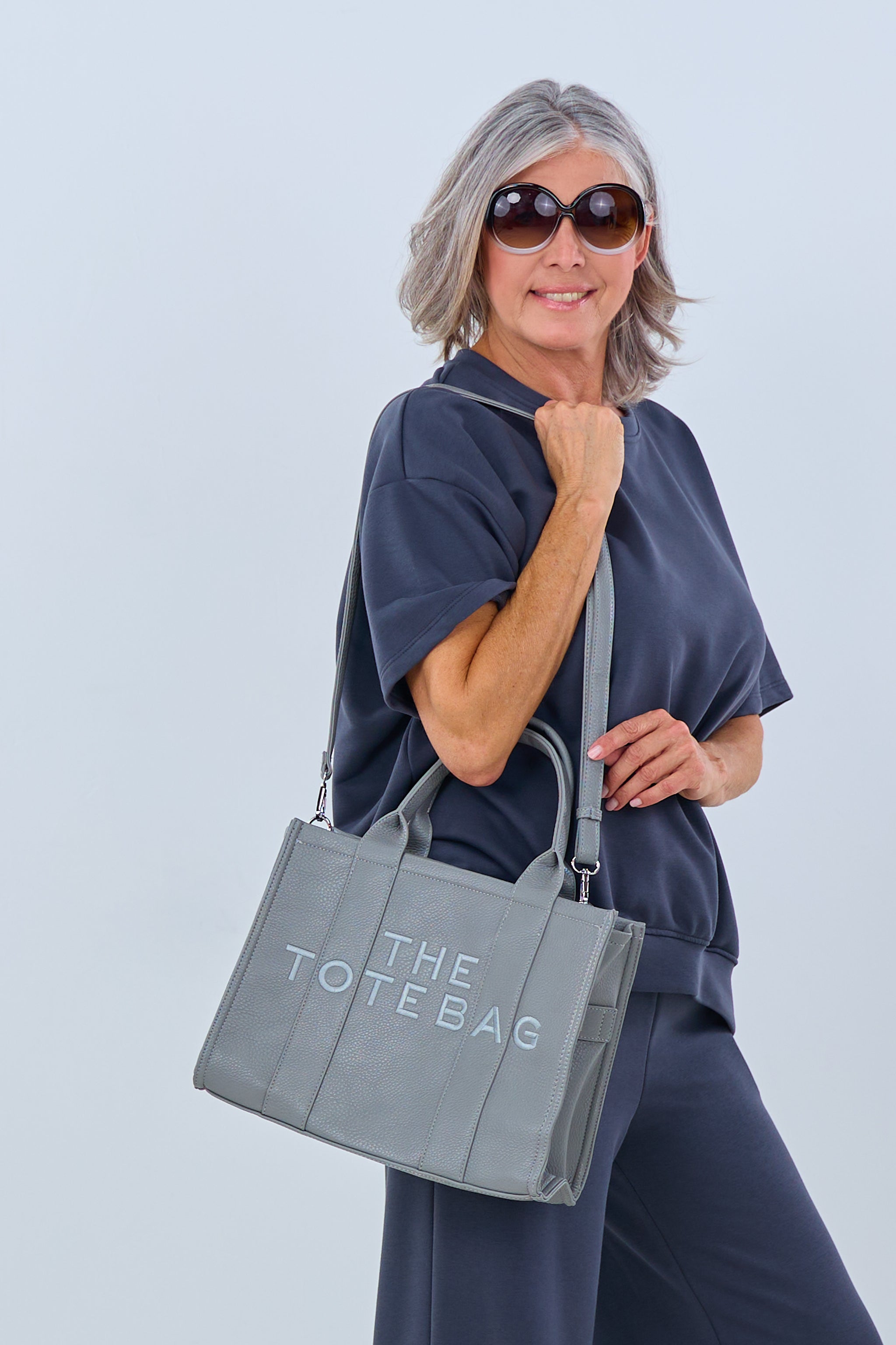 Stylish shopper, grey