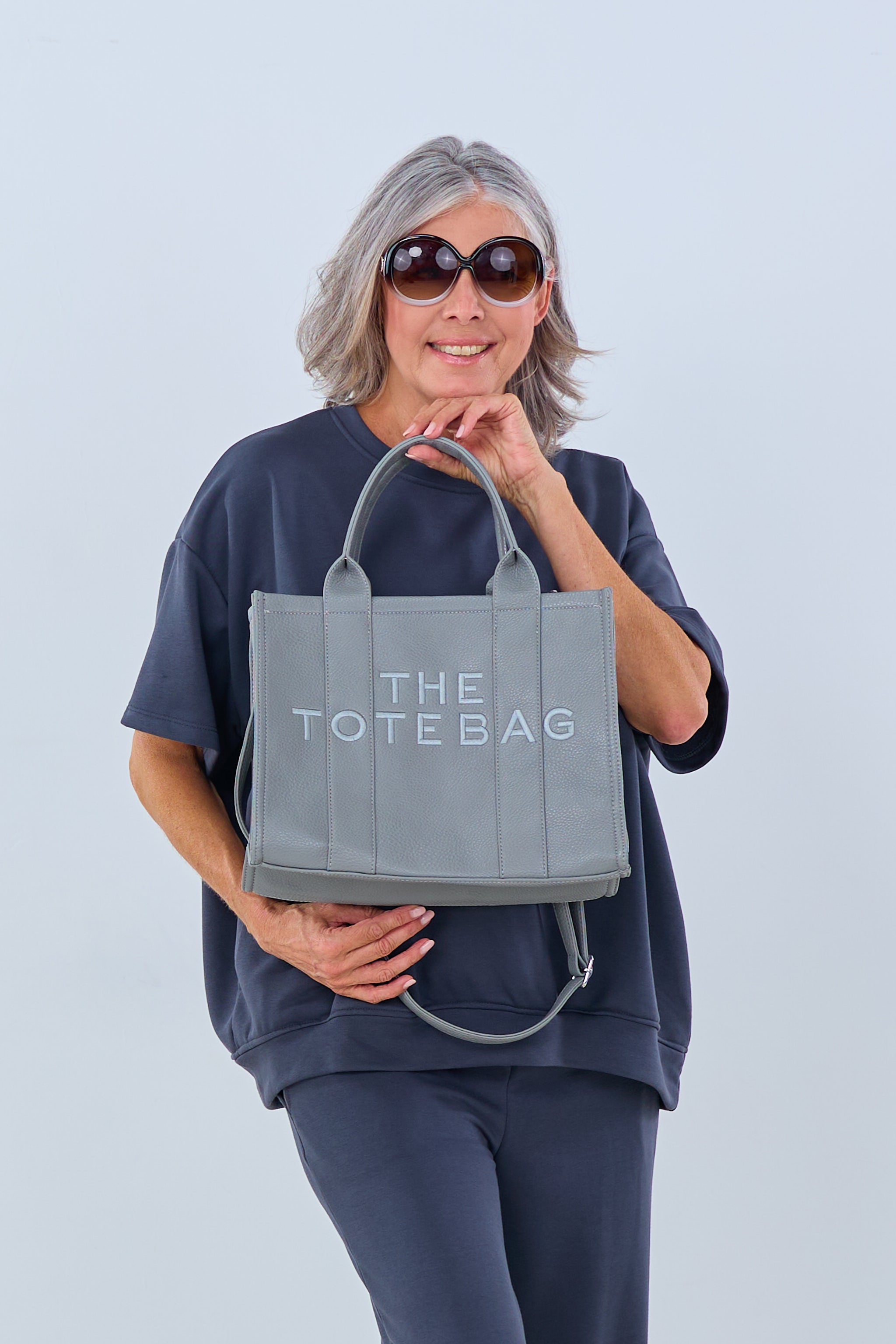 Stylish shopper, grey