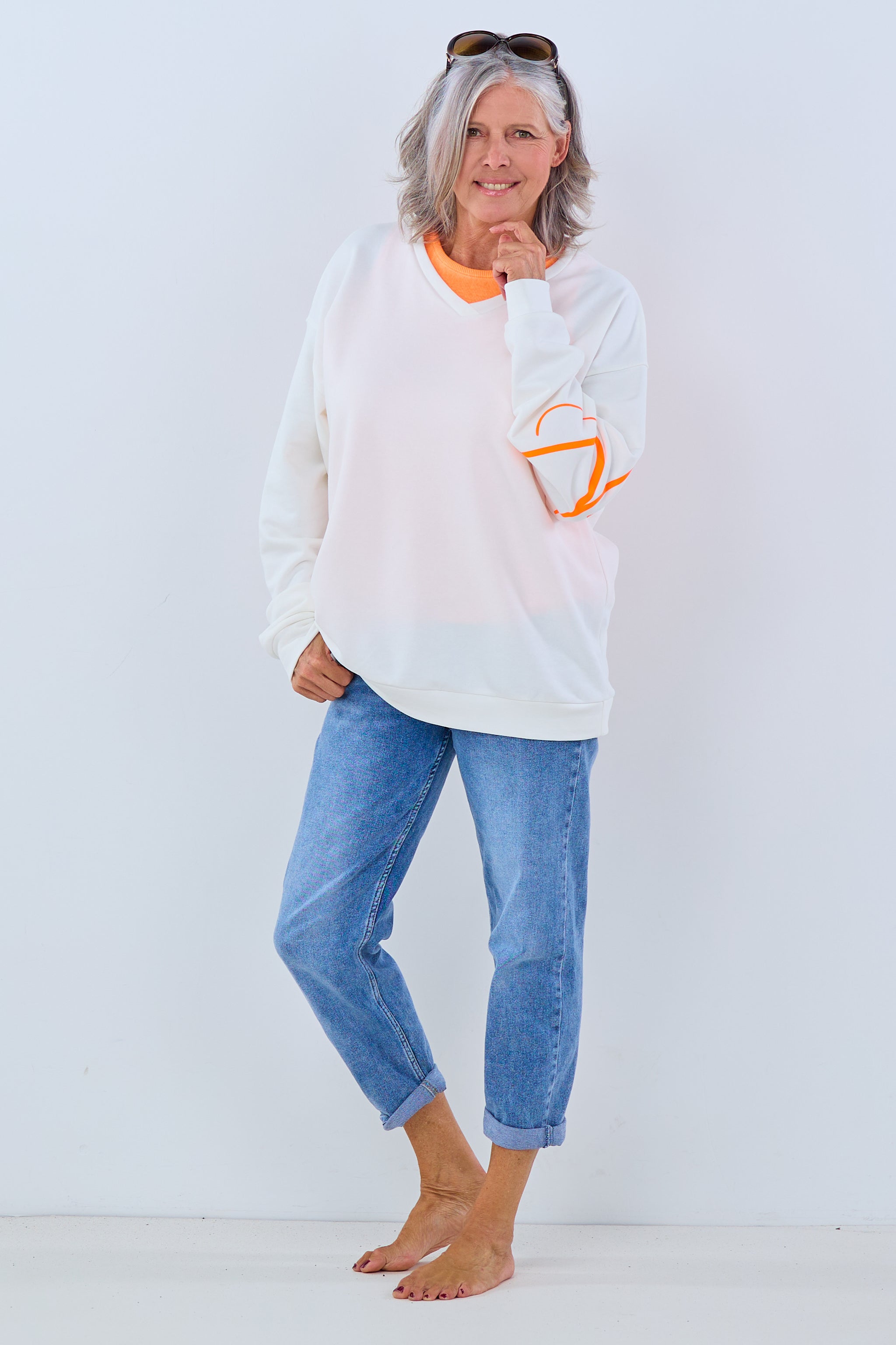 Sweaty mit Namasté Schriftzug in orange, ecru von Trends & Lifestyle