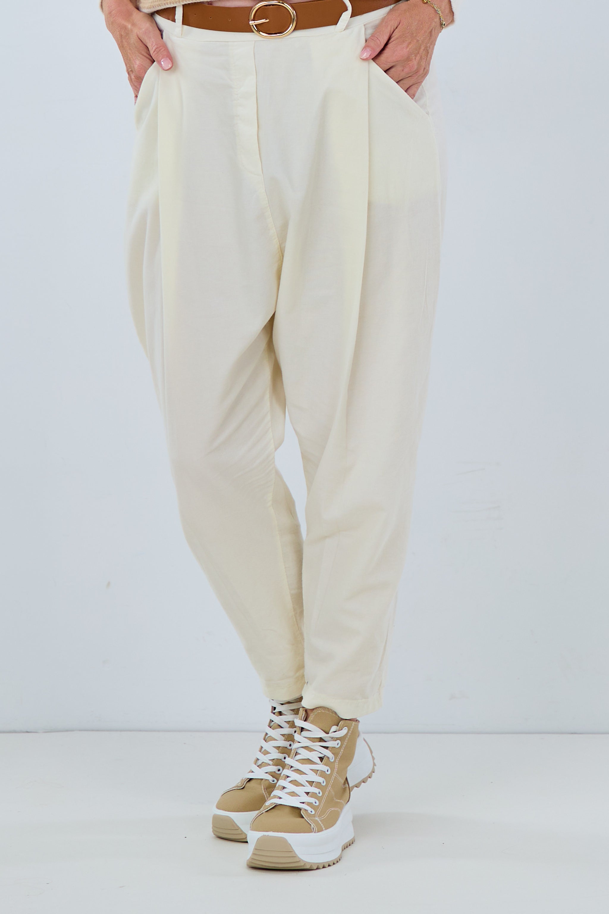 Elegante Baggy Feincordhose, hell creme