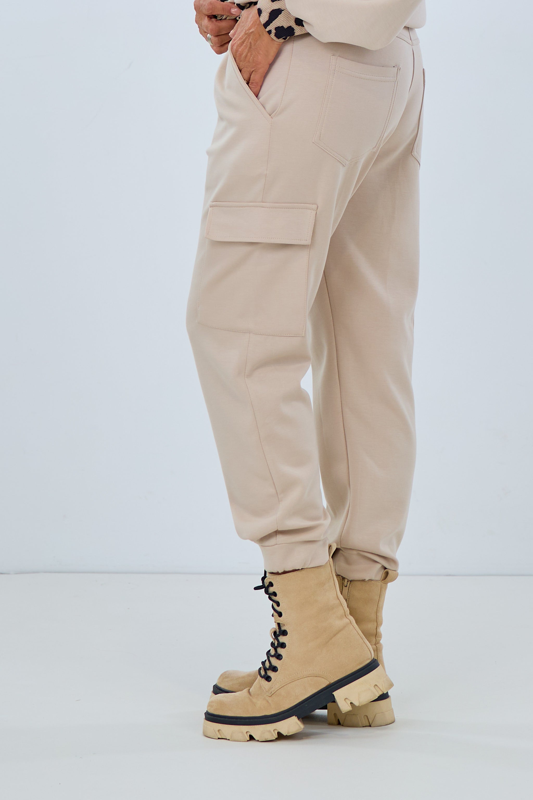 soft pull-on trousers with Leo belt, beige