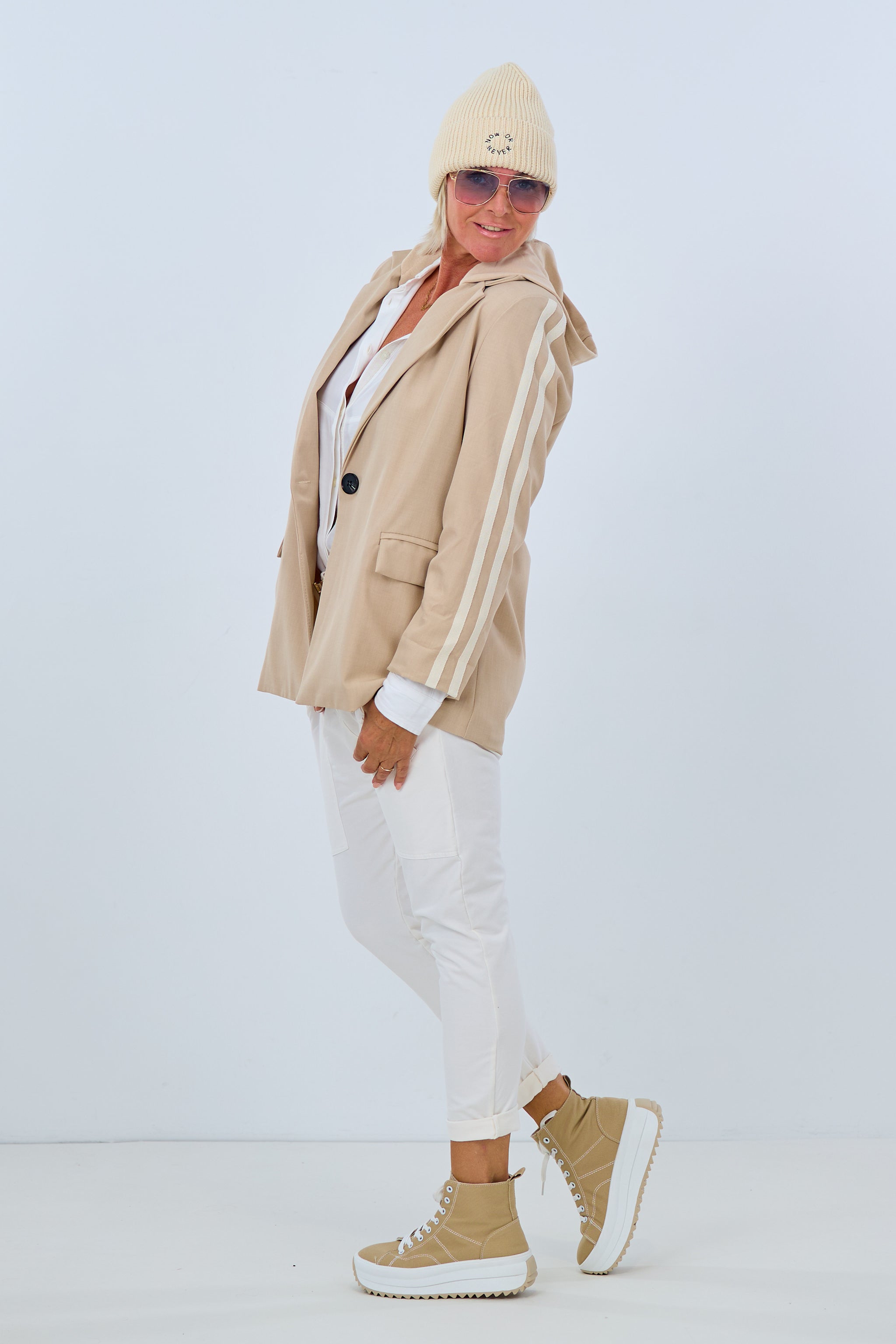 Blazer mit abnehmbarer Kapuze, beige