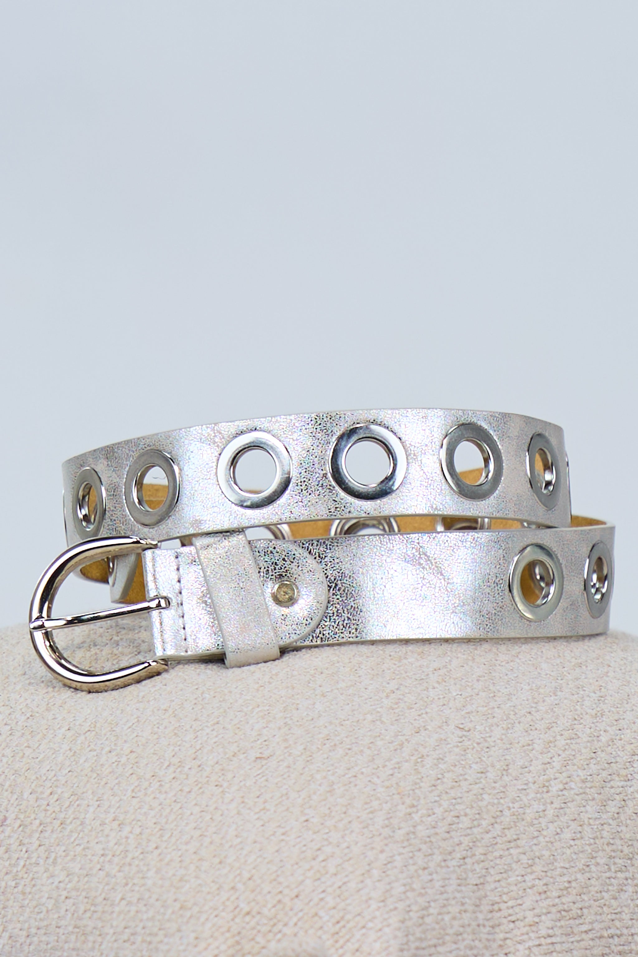 Belt with large eyelets, silver metallic