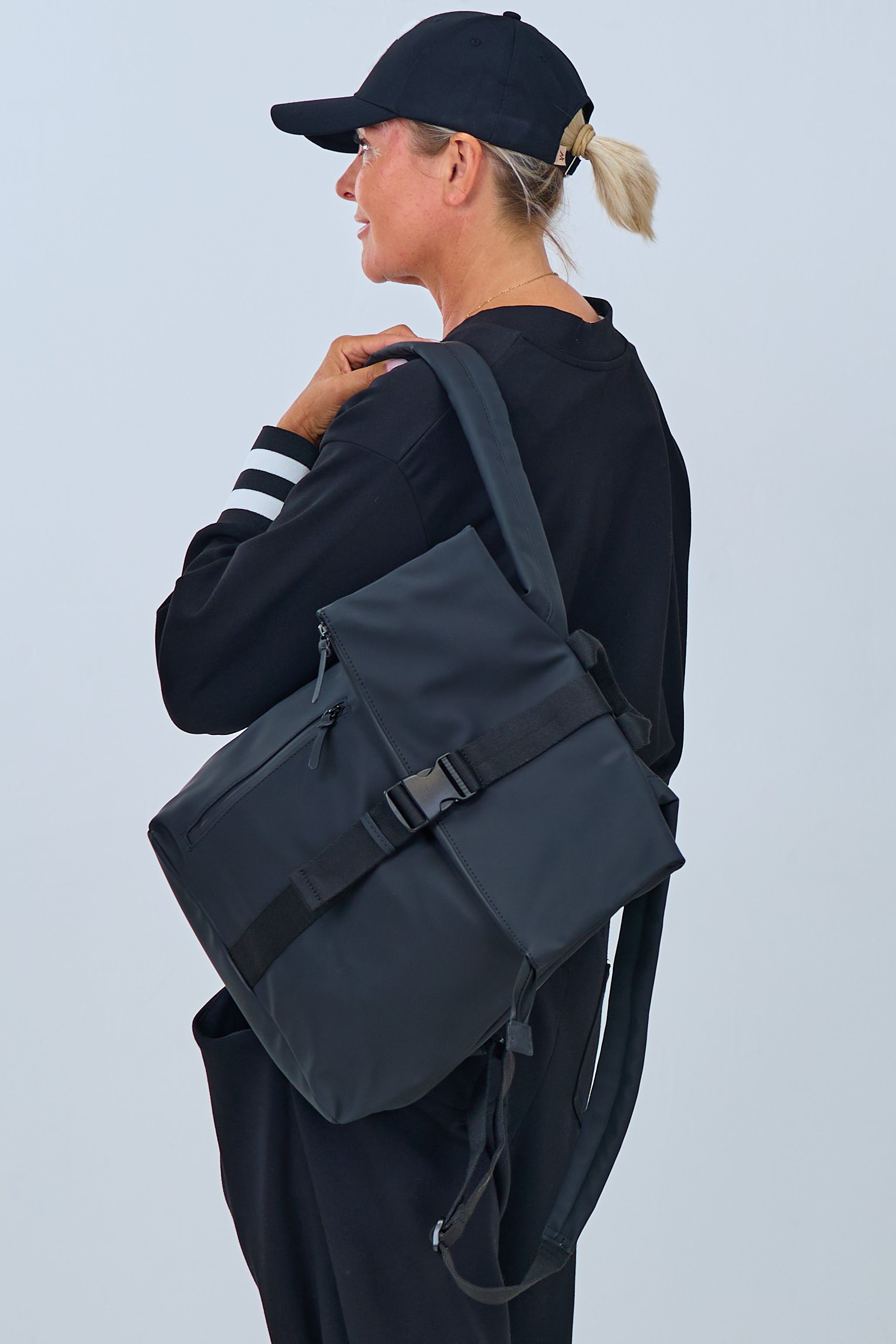 Sporty, water-repellent backpack, black