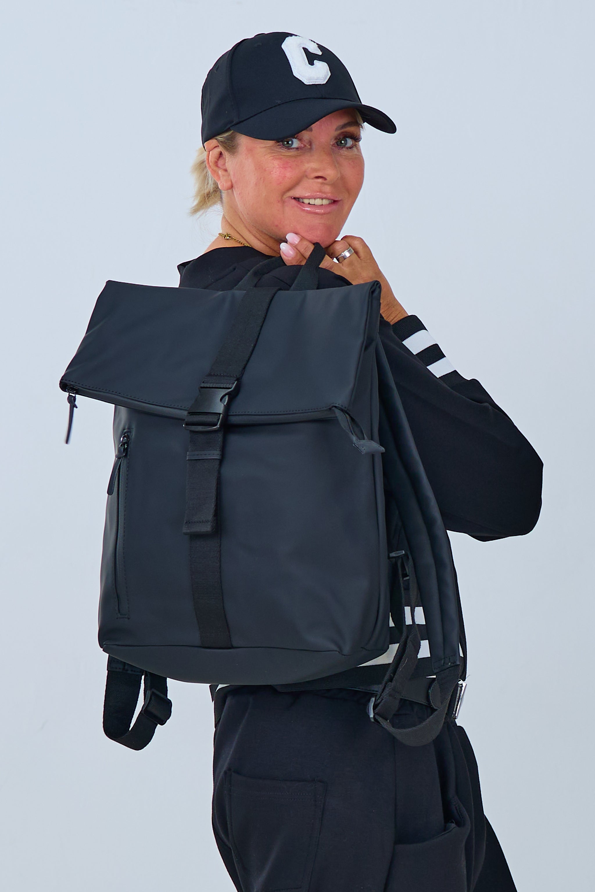 Sporty, water-repellent backpack, black