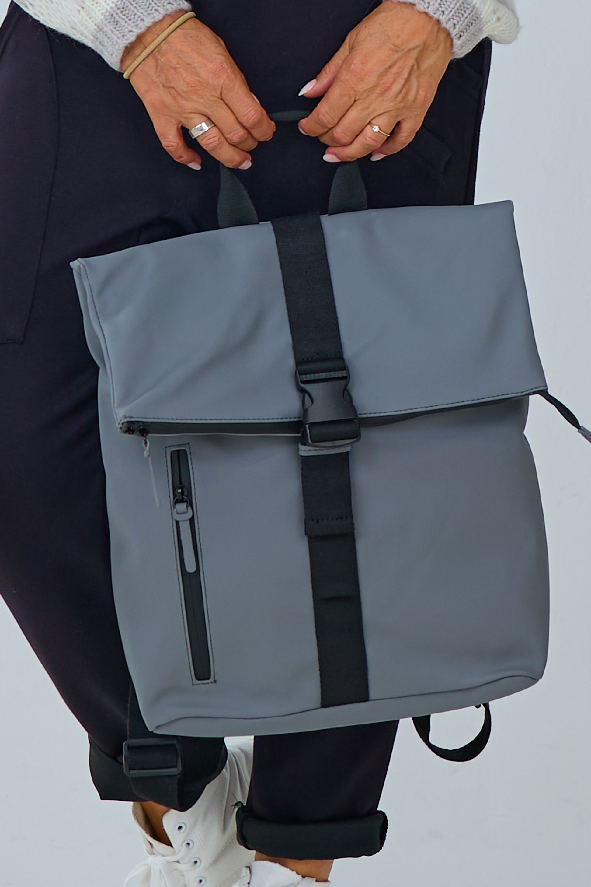 Sportlicher, wasserabweisender Rucksack, grau-schwarz von Trends & Lifestyle