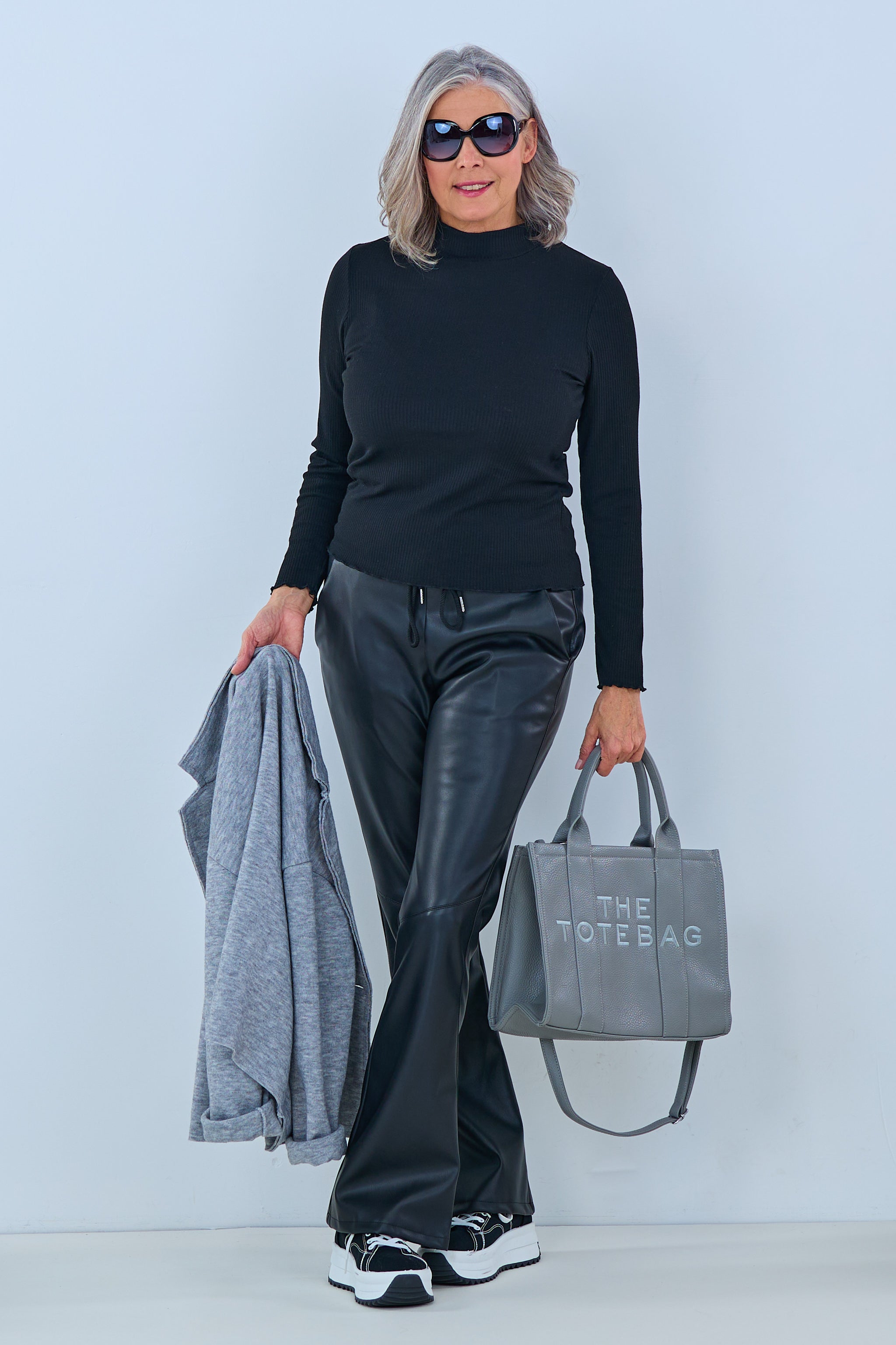 Geripptes Shirt mit Turtleneck, schwarz von Trends & Lifestyle