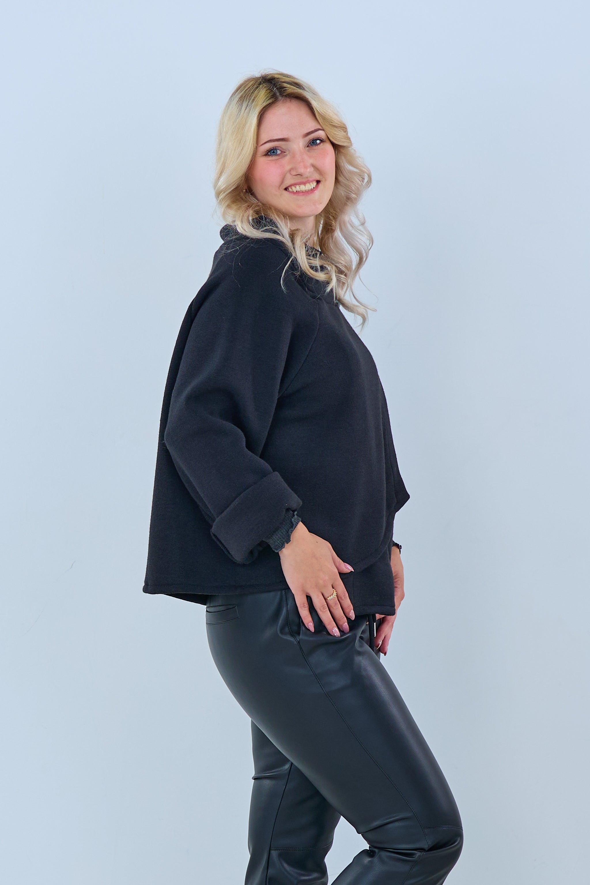 Poncho-Jacke mit Ärmeln, schwarz von Trends & Lifestyle