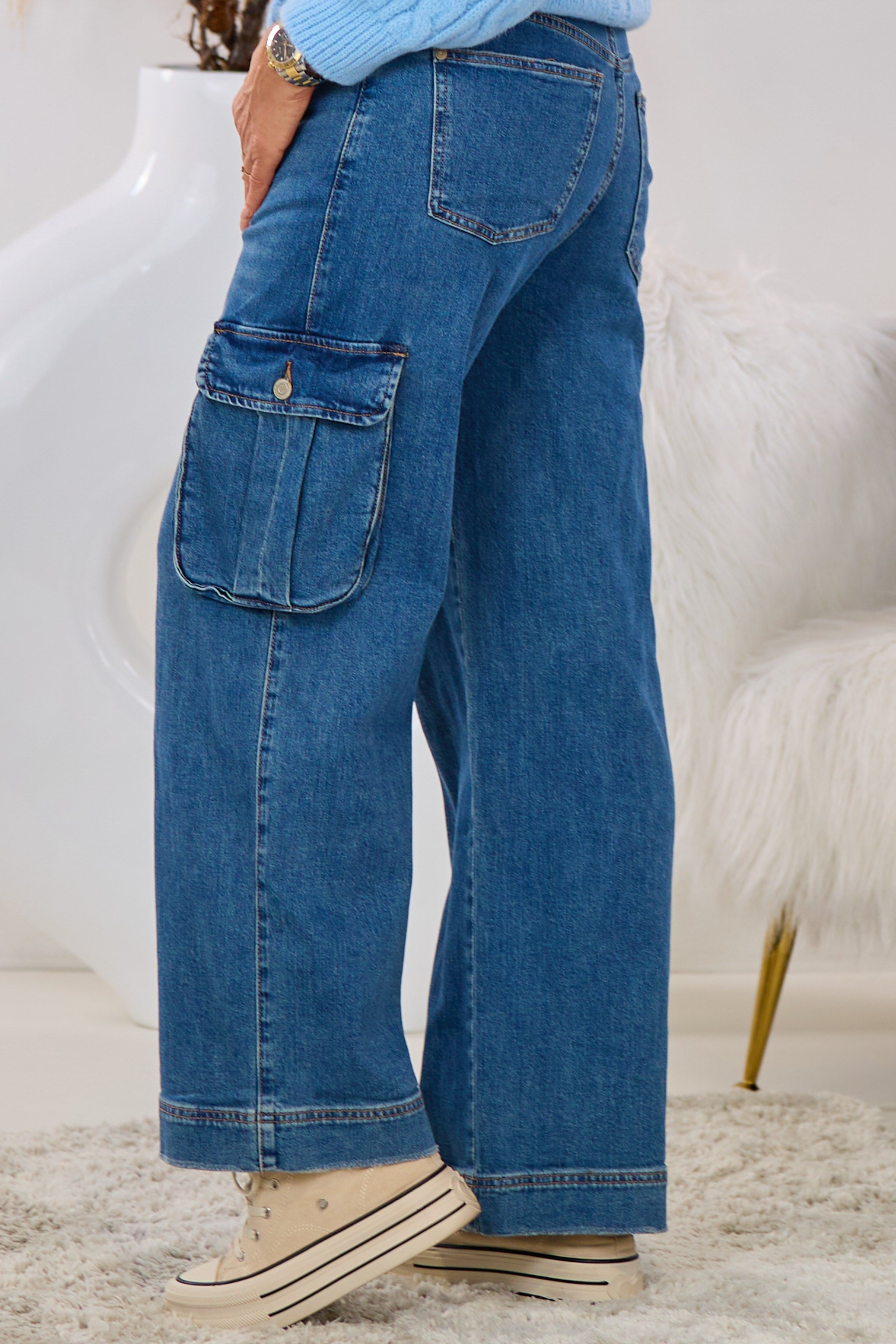 Highwaist Jeans mit Cargo Taschen, denim