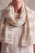 Tuch mit UNU-Schriftzug, beige-ecru-braun