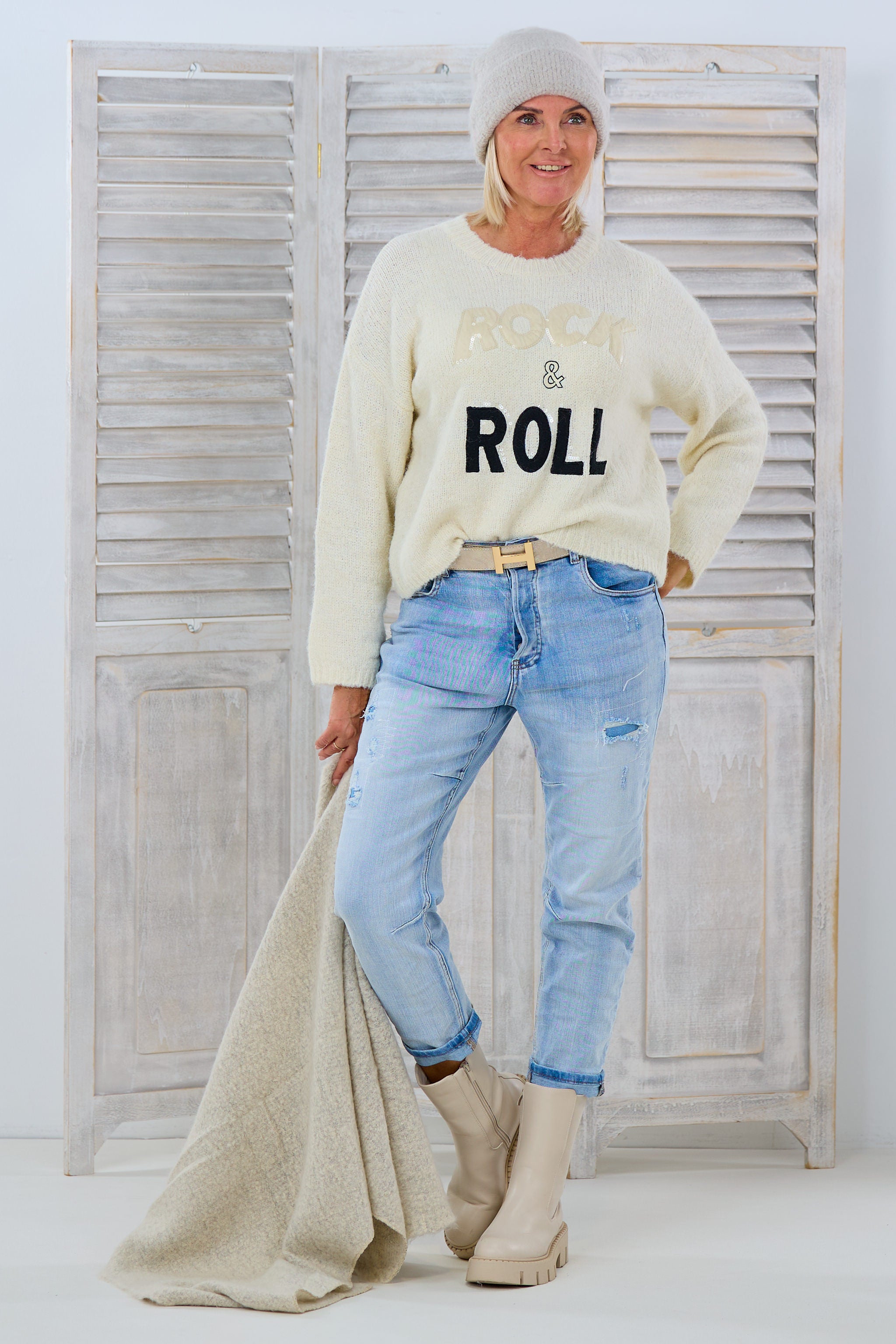 kurzer Strickpulli mit Rock&Roll-Schriftzug, creme von Trends & Lifestyle