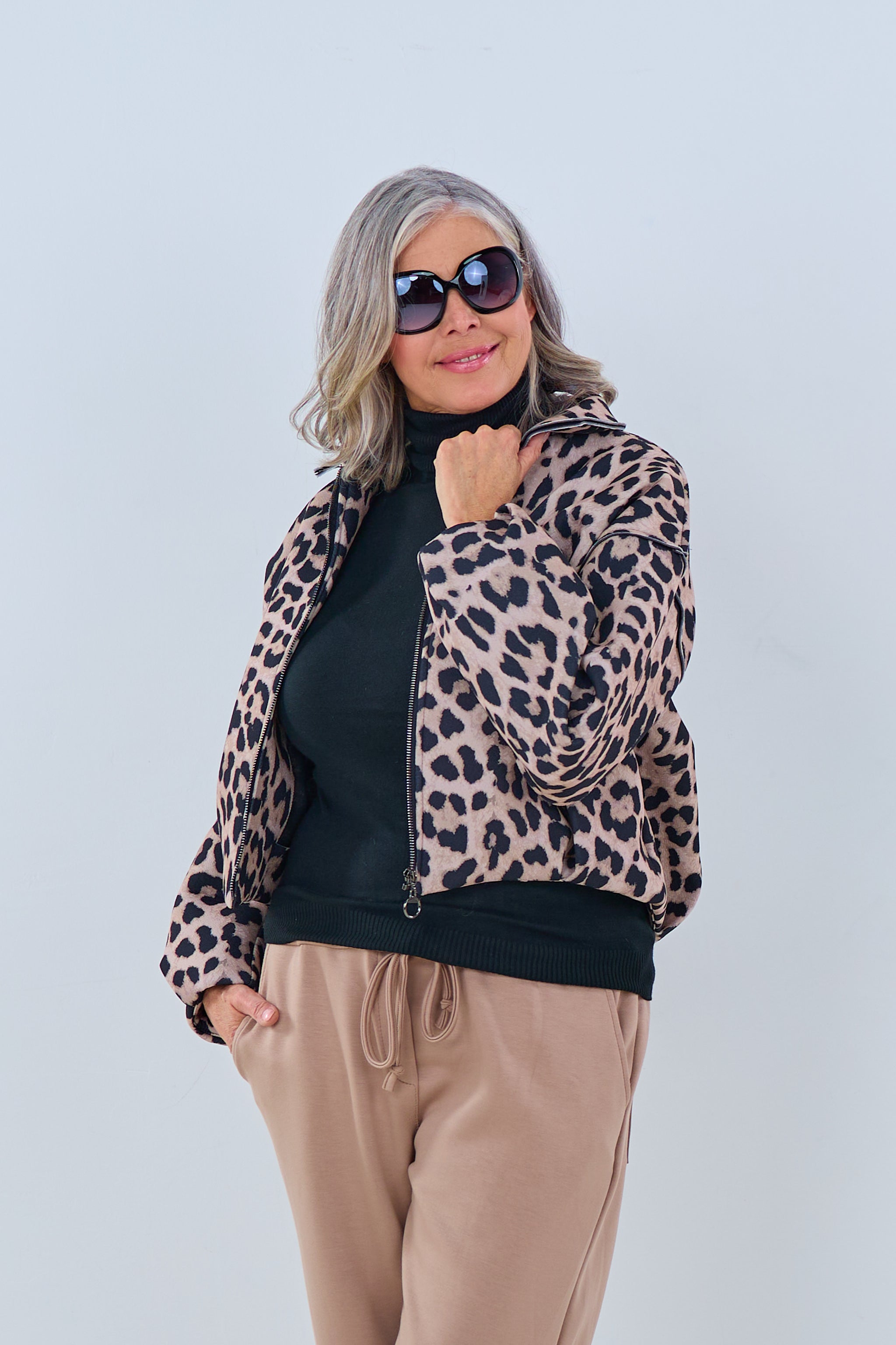 kurzer Blouson im Leo Design, schwarz-beige von Trends & Lifestyle