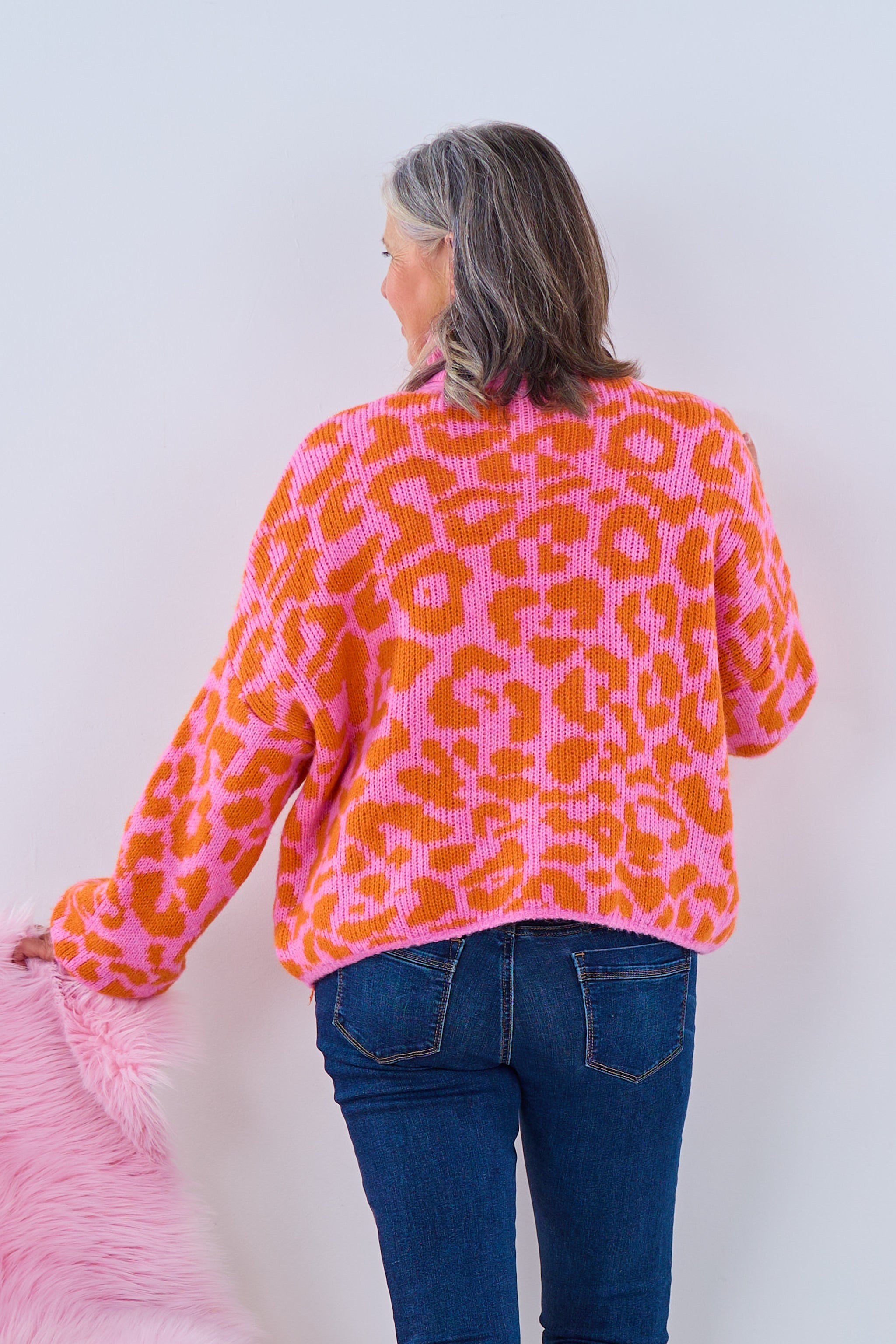 Strickjacke im Leo-Muster, rosa-orange von Trends & Lifestyle